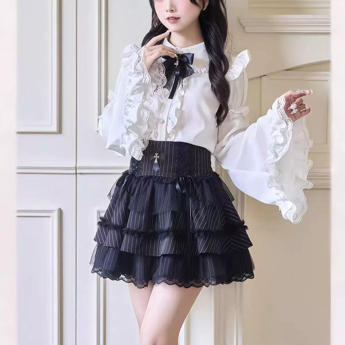 Sweetheart Dream Machine - Hime Sleeve - Long-sleeve blouse with lace-trimmed hime sleeves