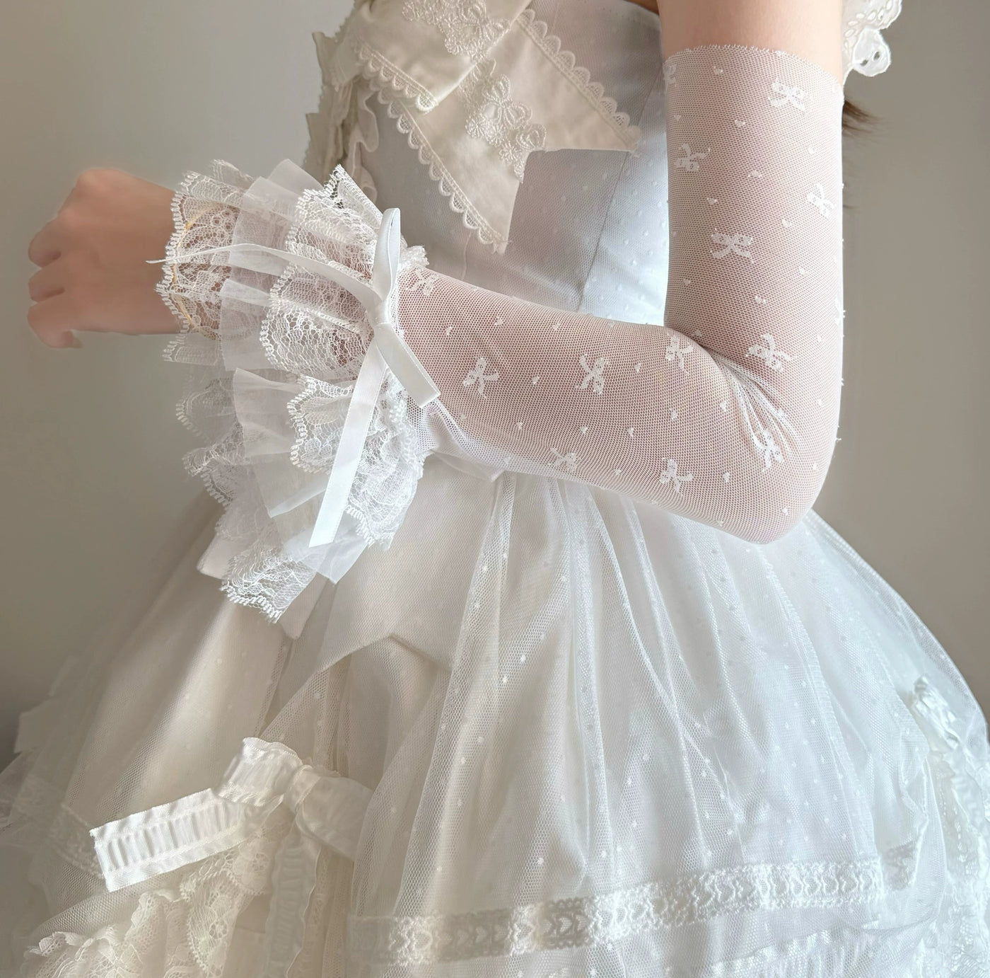 Fantasy Doll - Sweet Bow - Arm Sleeves with lace cuffs and scattered bow motifs