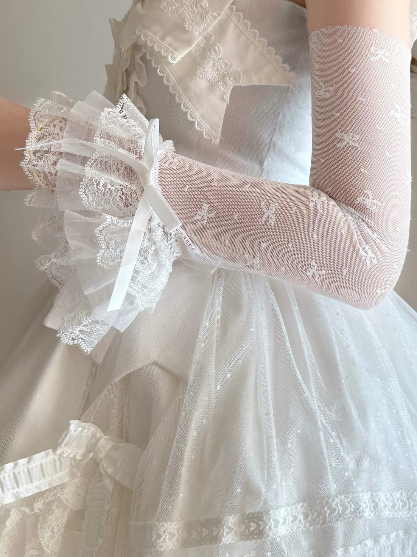 Fantasy Doll - Sweet Bow - Arm Sleeves with lace cuffs and scattered bow motifs