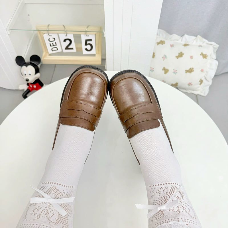Kitten Toast – Classic Academy – Penny Loafers in Smooth Brown - 4.5 cm Heel — product photo 9