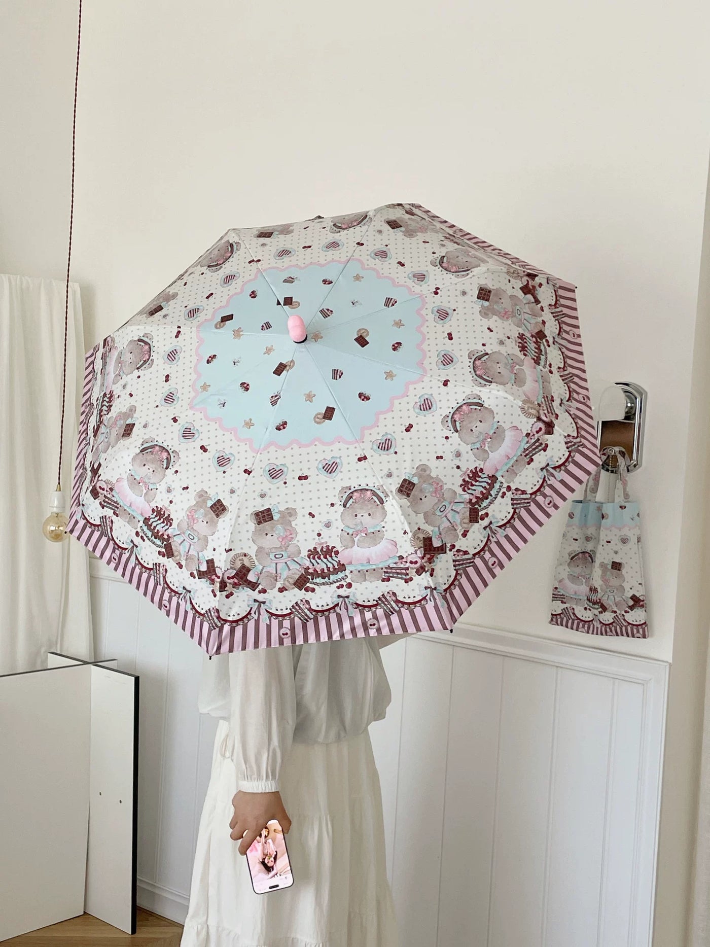 Honey - Thin Chocolate Berry Bear - Parasol with Bear Print and Chocolate-Bar Motifs
