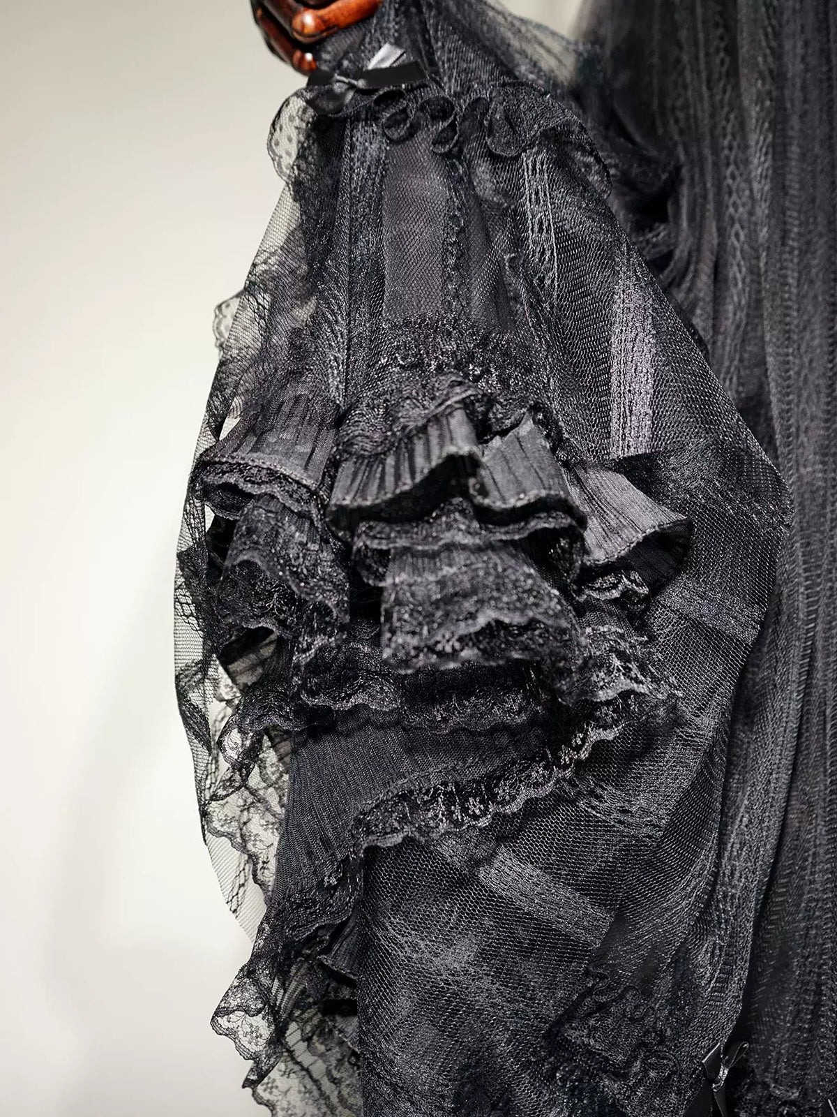 Suhua Yipai - Vineyard Lace - Convertible Overskirt & Petticoat - detail view 2