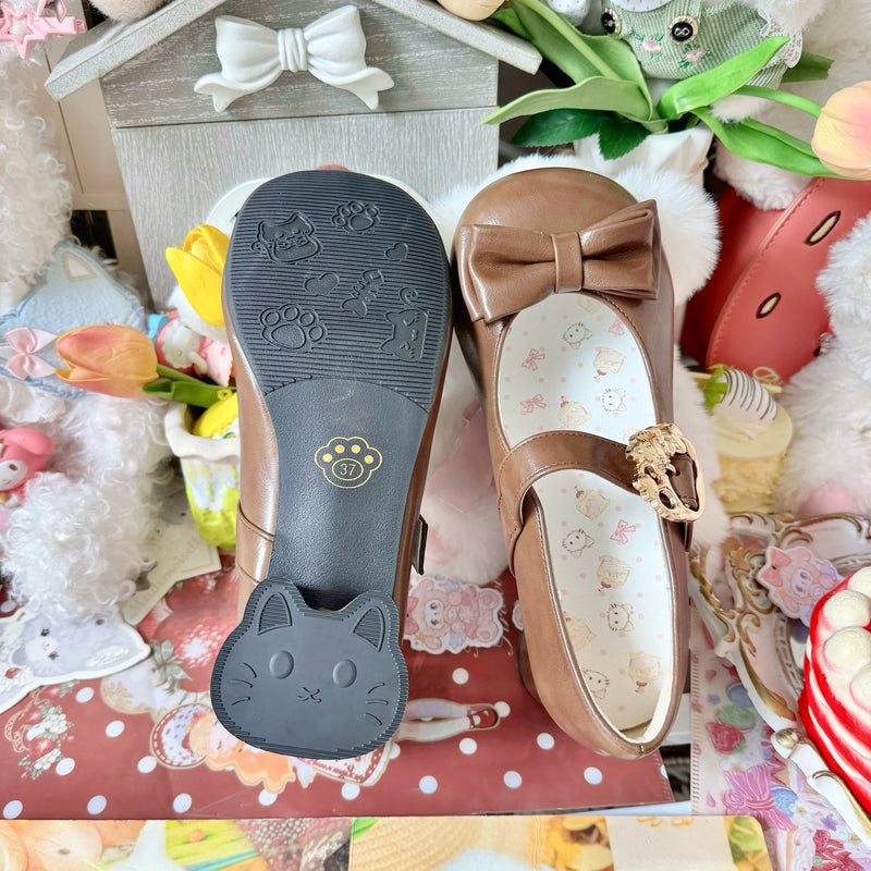 Kitten Toast – Hugging Cat with Bell – Bow Mary Jane Shoes in Smooth Brown - 2.5 cm Heel - with Bell — product photo 9