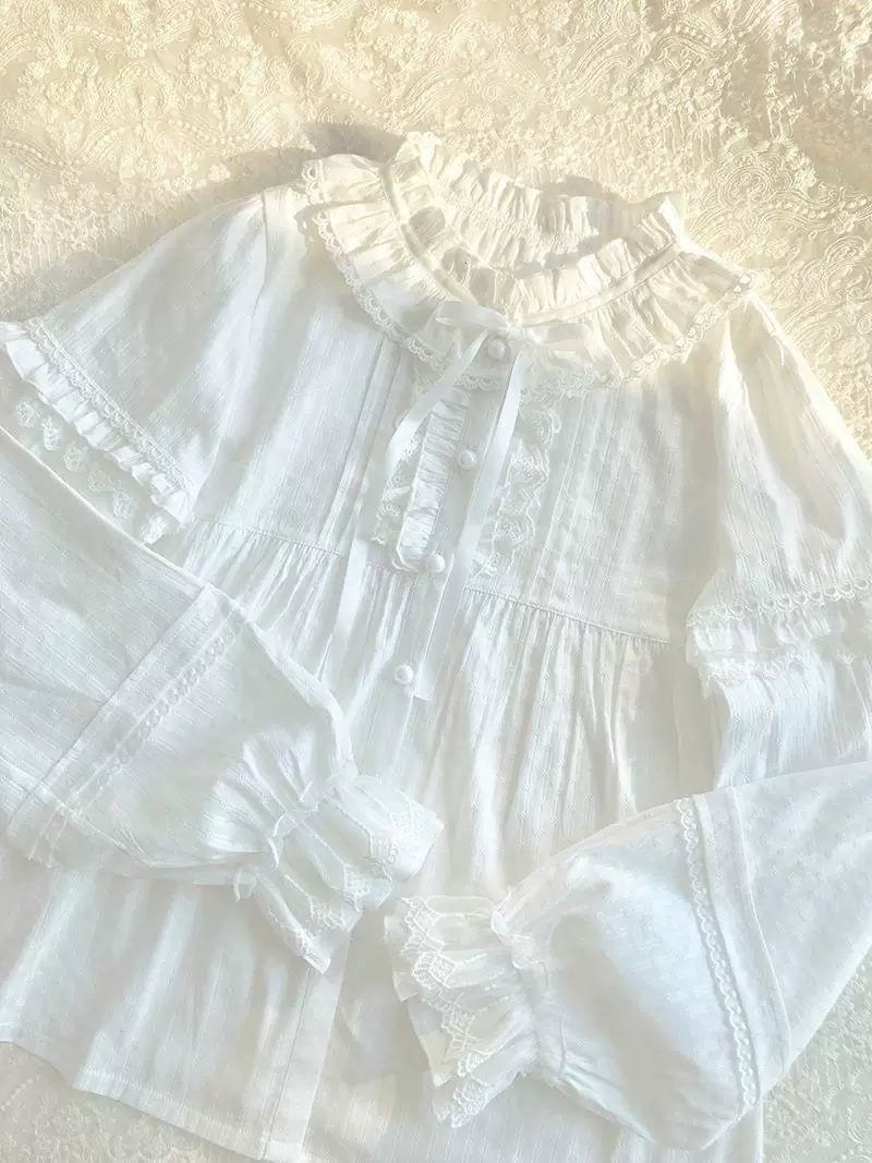 Sweetheart Dream Machine - Ruffle Collar - White long-sleeve blouse with lace-trimmed cuffs
