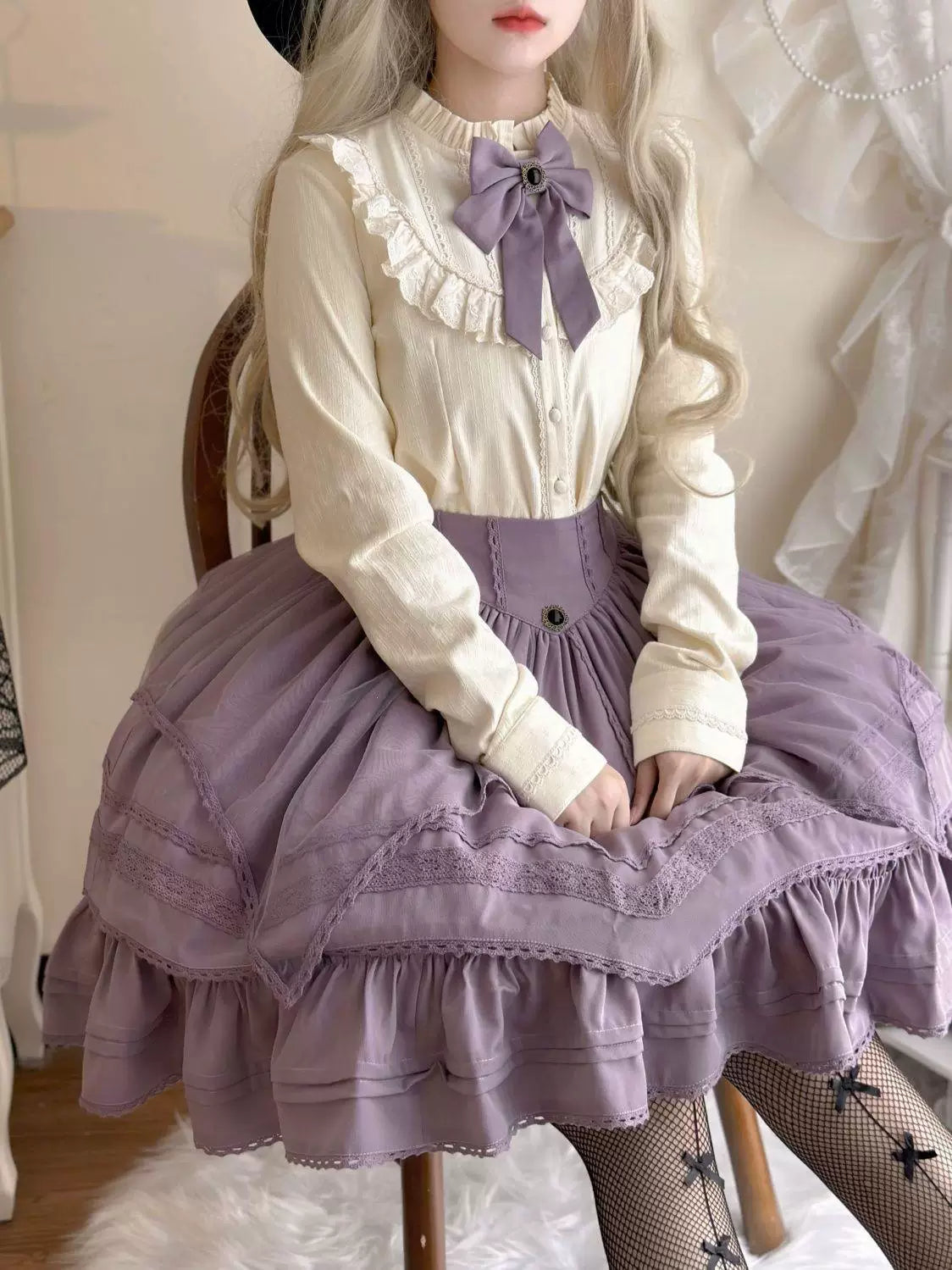 Sweetheart Dream Machine - Heiress Collar - Long-sleeve blouse with a ruffled lace collar