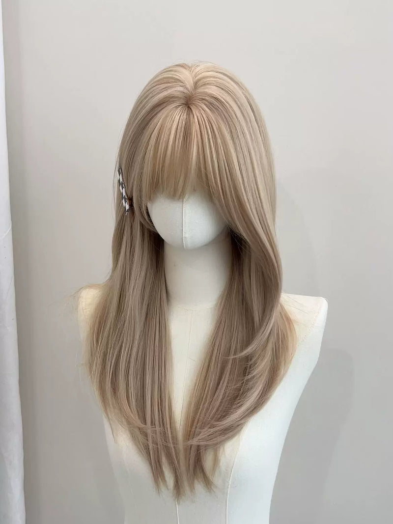 platinum long straight Lisa-style wig - view 4