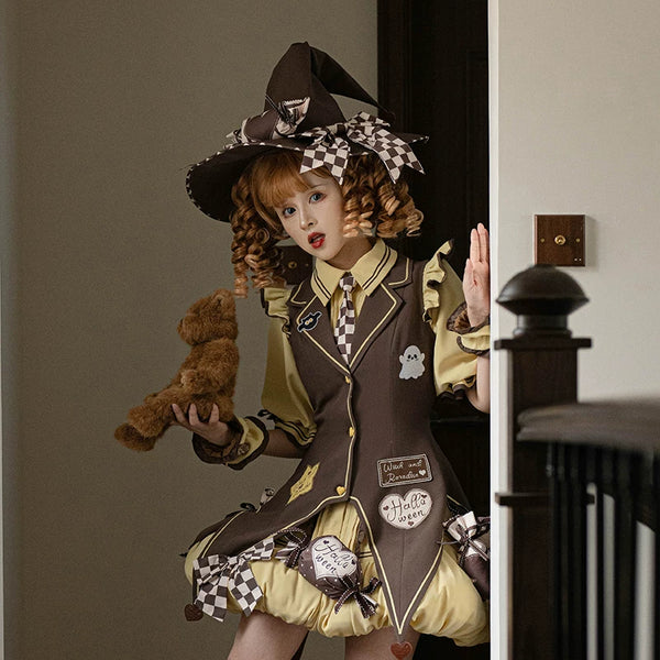 Brown pointed witch hat with an oversized checkerboard bow