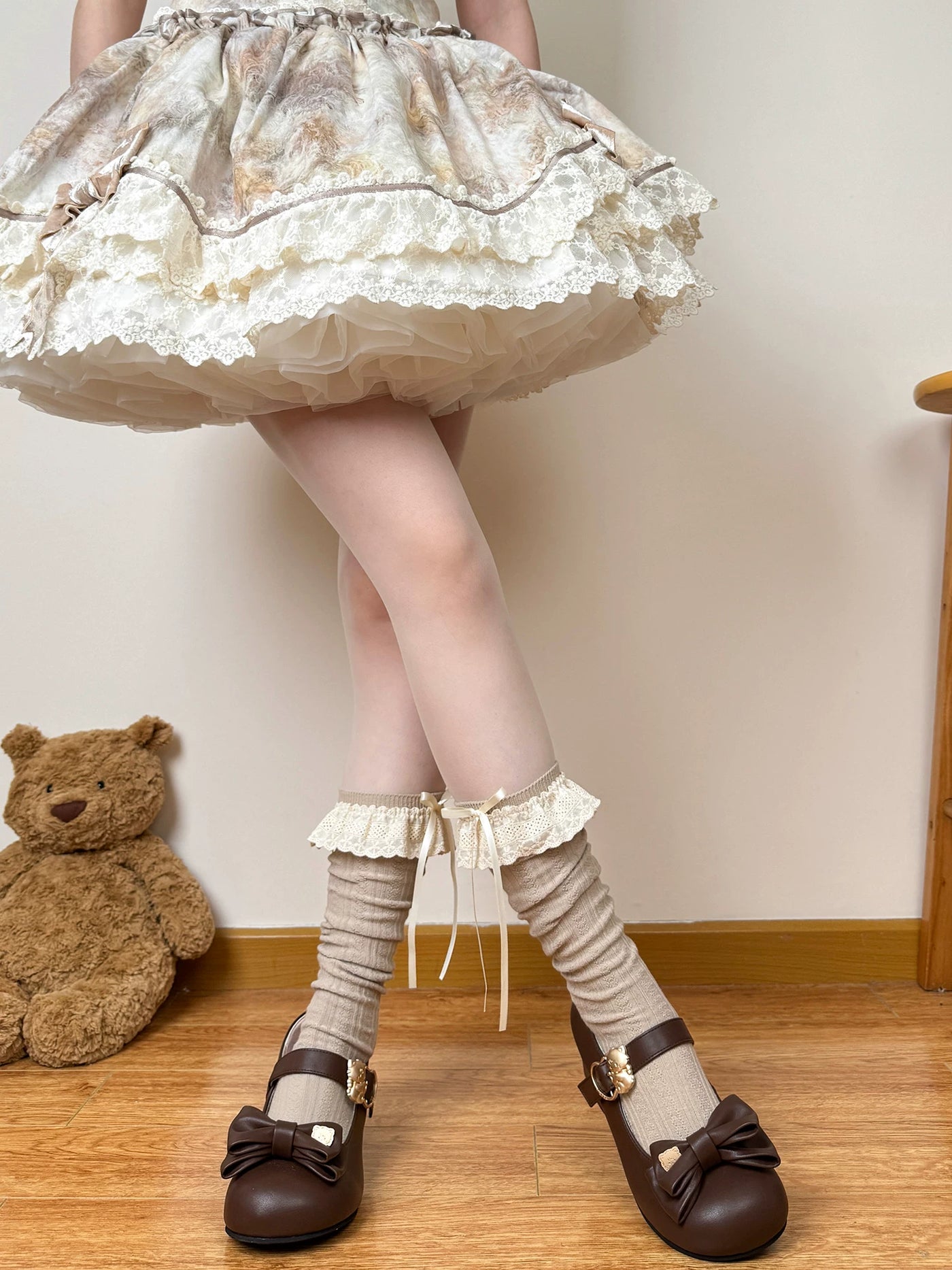 Chubby Bear Tales - Antique Doll - Lace-trimmed slouch calf socks with bows