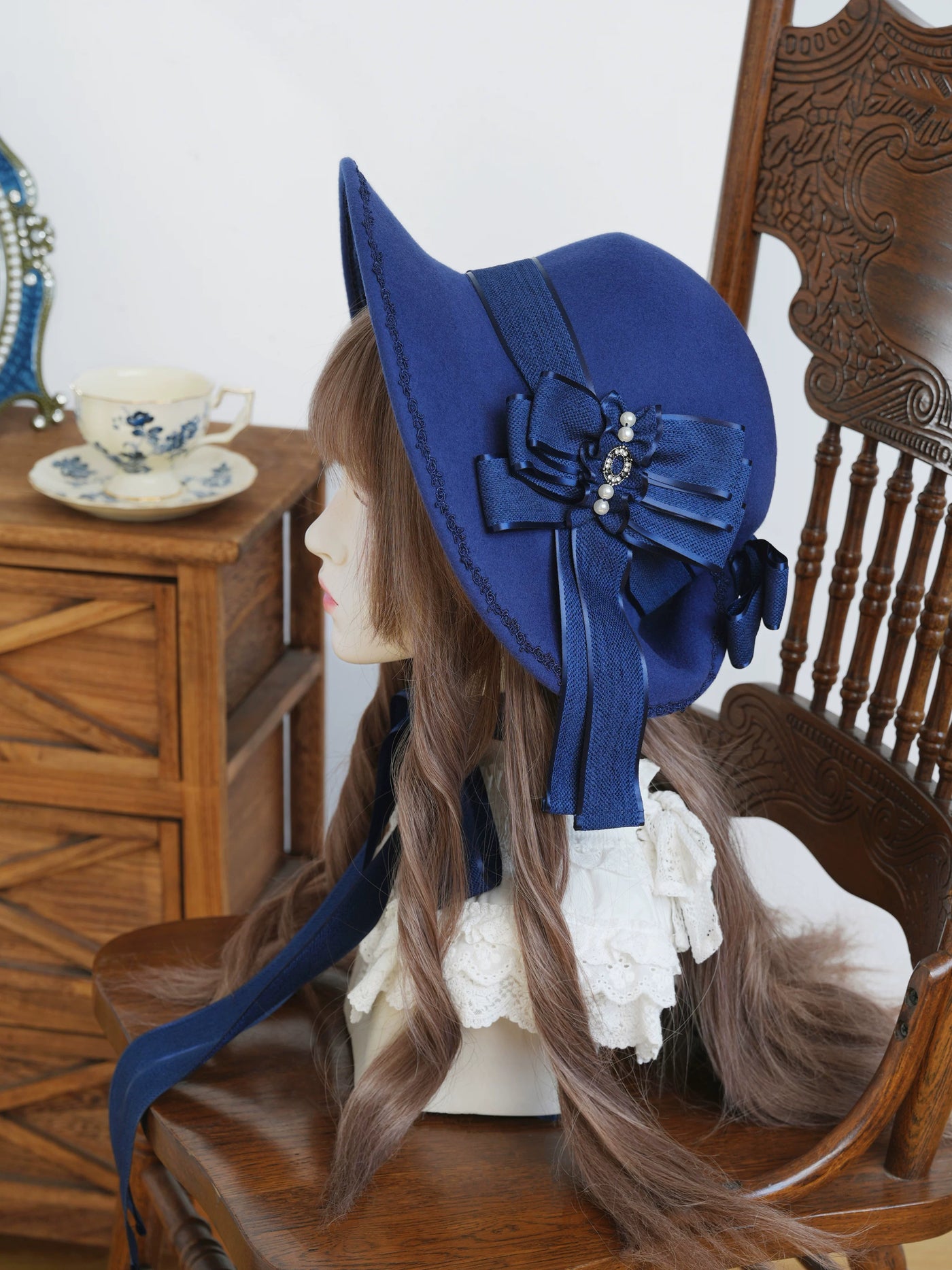 Star Box - Pearl Lady - Broad-Brim Bonnet with a Side Bow