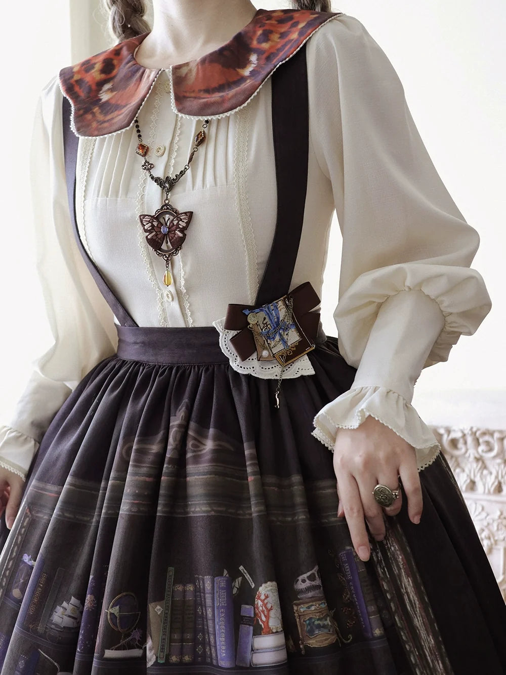 Miss Point - German Bookshelf - Classic Lolita Blouse, Butterfly-Shaped Collar