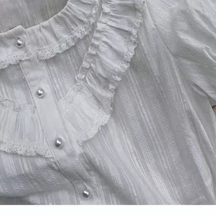 Sweetheart Dream Machine - Bubble Frill - Natural-tone blouse with a ruffled lace collar