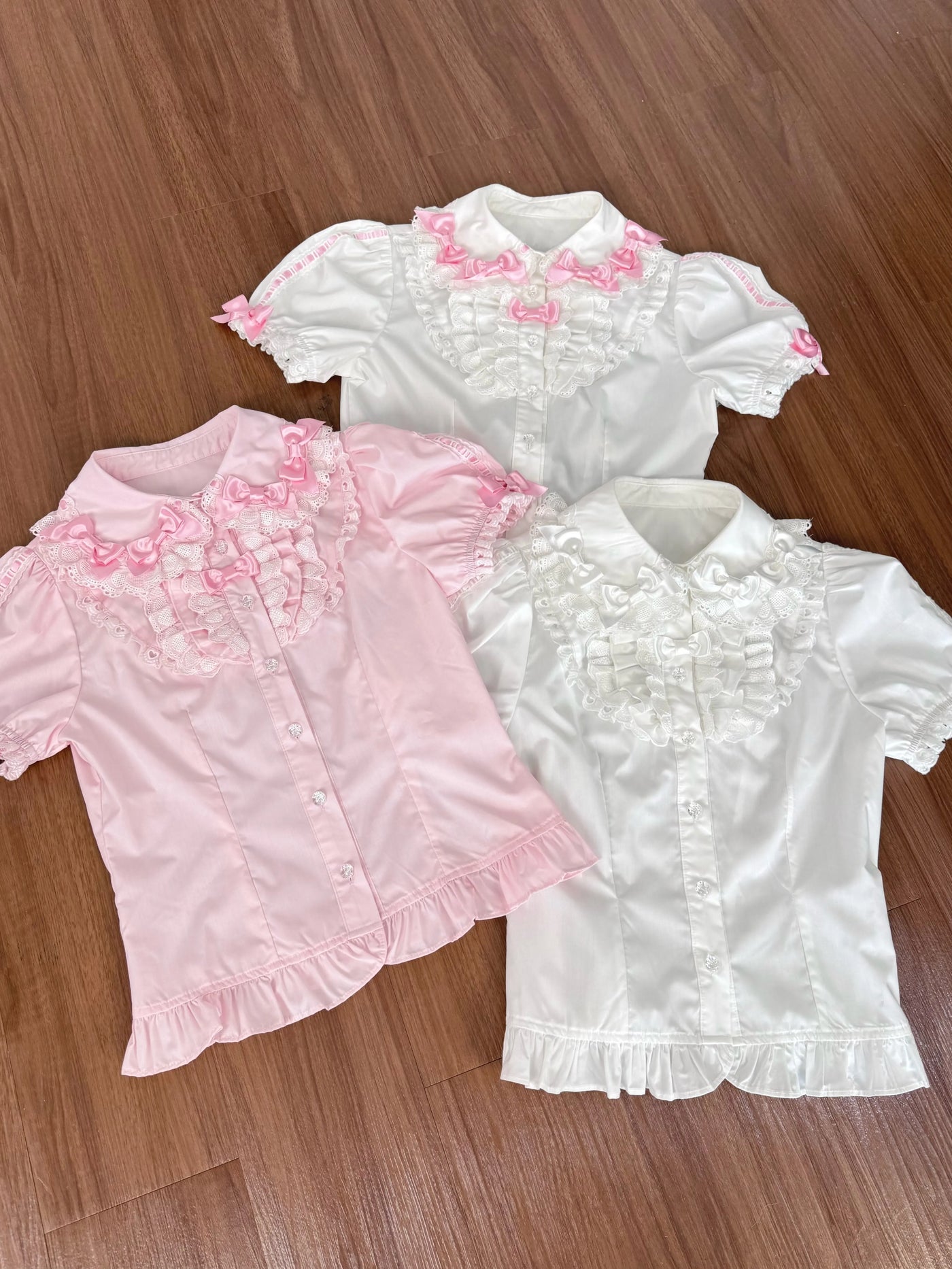 Tata Long Ear - Vintage Bow Lace - Short-Sleeve Blouse with a Doll Collar