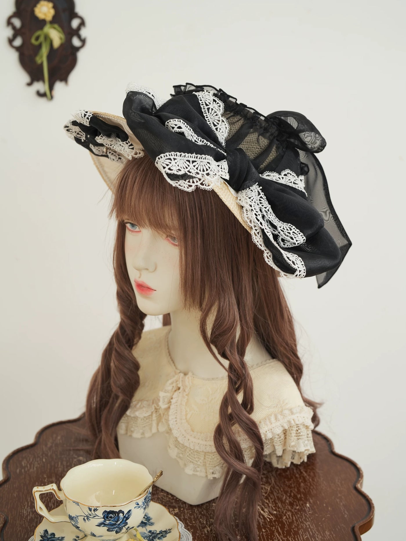 Star Box - Fresh Lace Bow - Natural Straw Hat with Lace Trim