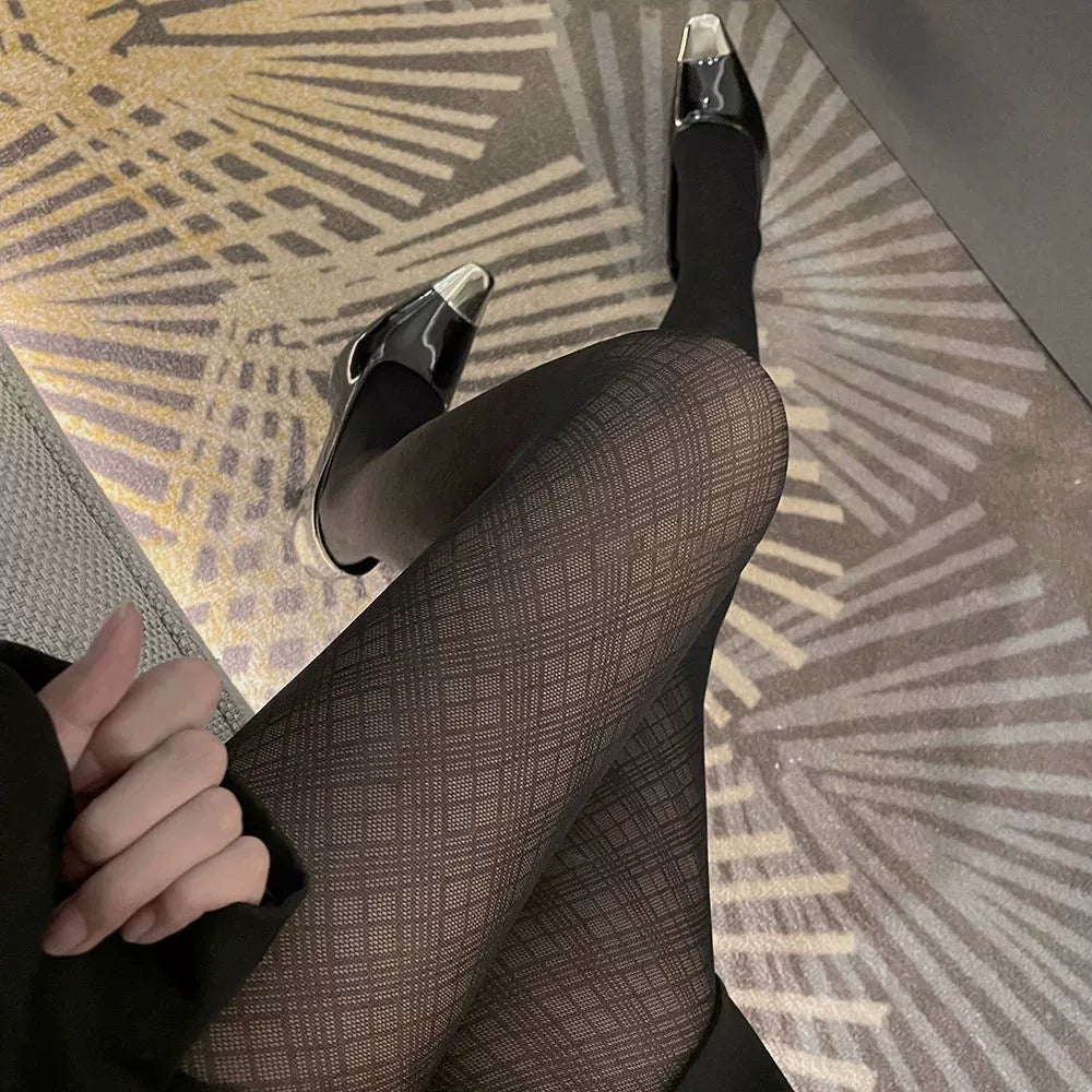 Sheer black tights with large diamond lattice pattern