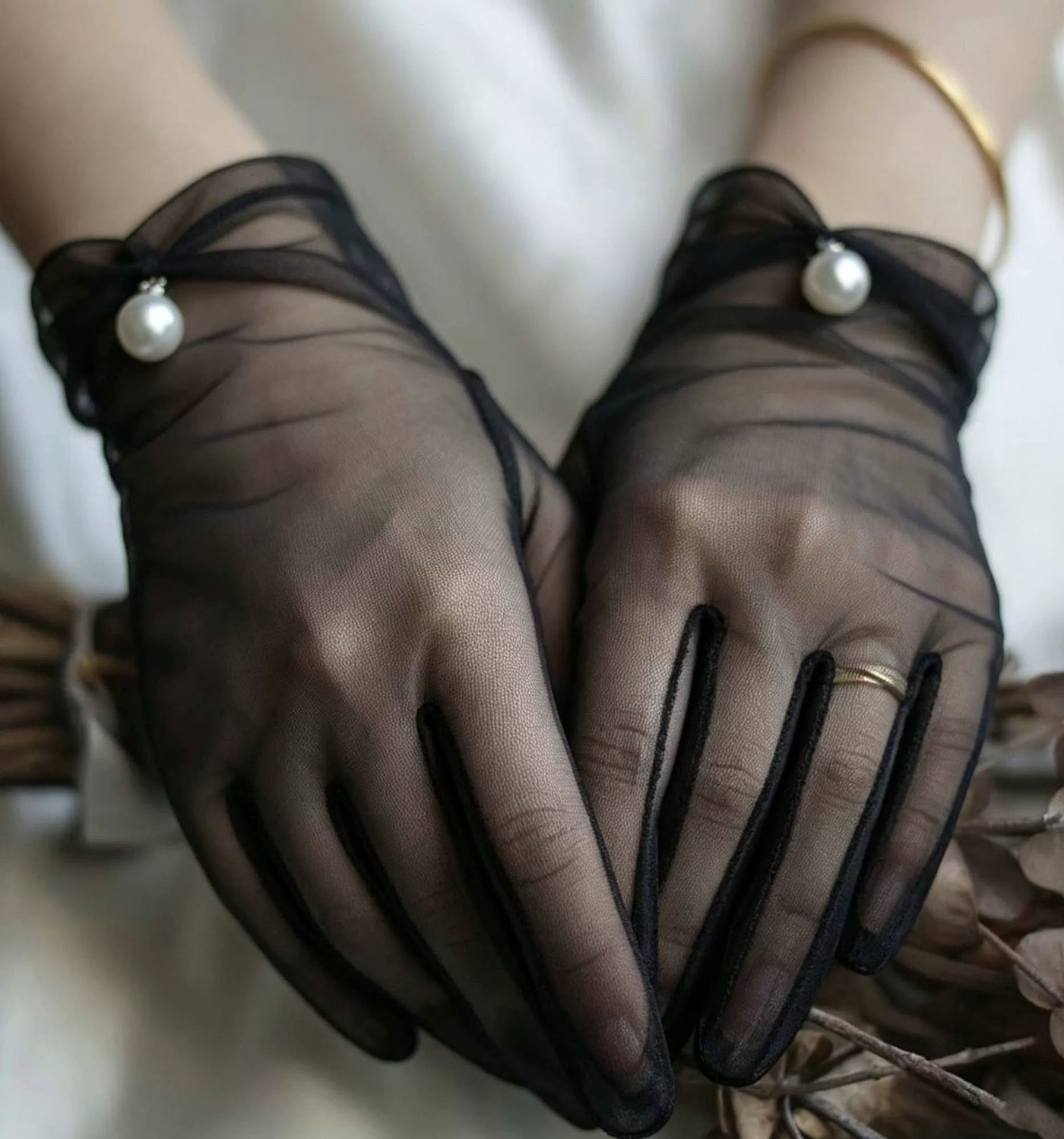 White mesh gloves with pearl wrist details
