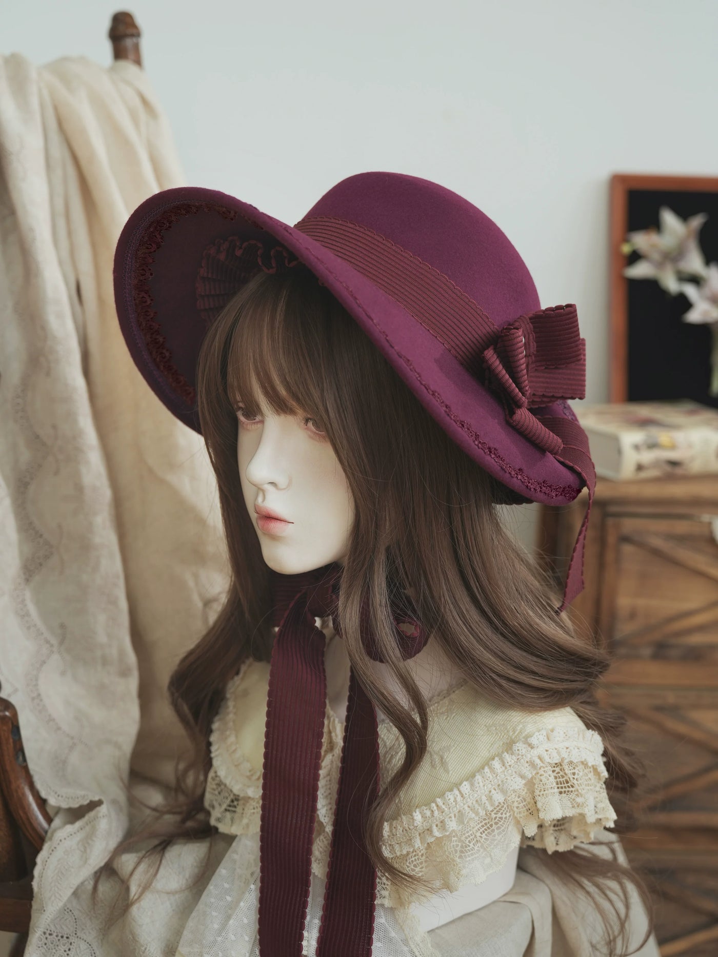 Star Box - Pearl Lady - Broad-Brim Bonnet with a Side Bow