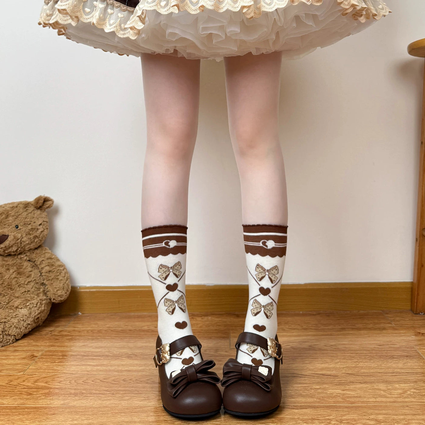 Chubby Bear Tales - Chocolate Bear - Coffee-brown mid-calf socks with bow motifs
