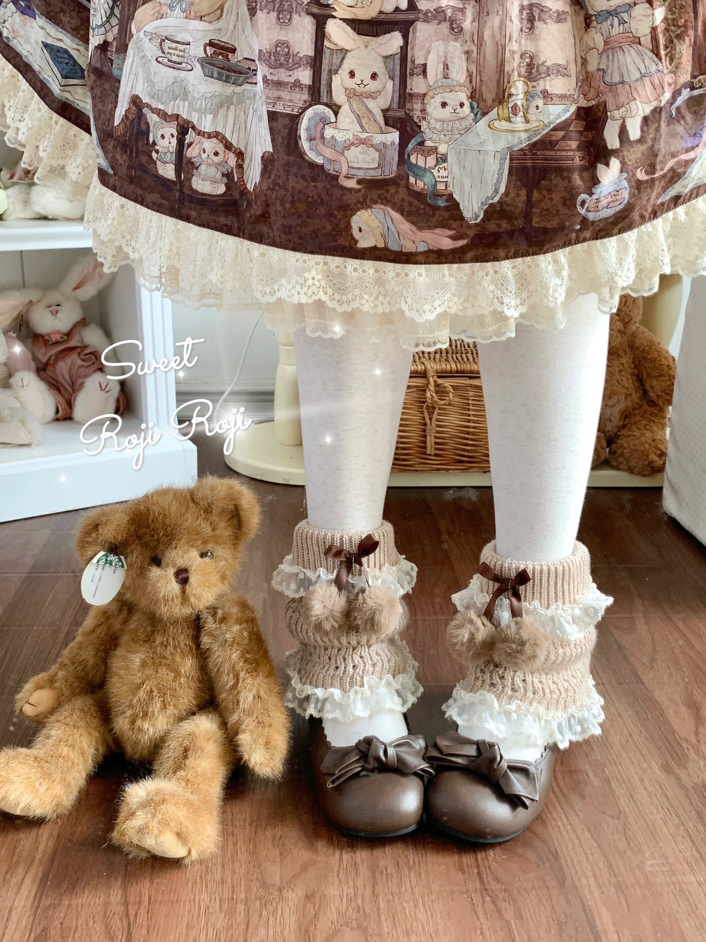 Roji Roji - Kawaii Lolita Leg Warmers - Pom-Pom Accented Bow Socks