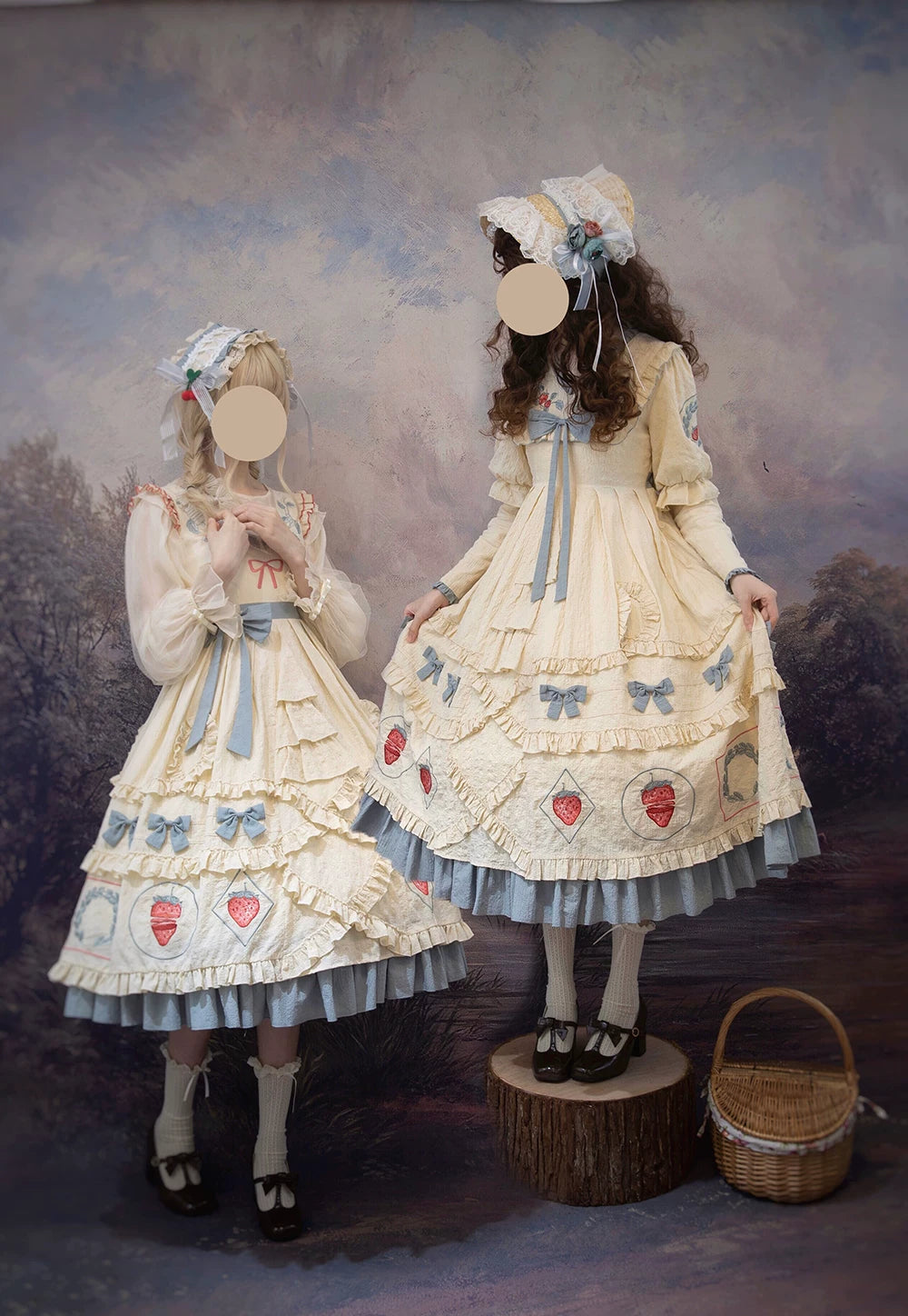 Baozi Pig - Strawberry Jam - Long-Sleeve OP with Red Strawberry Motifs and Blue-Grey Ruffles