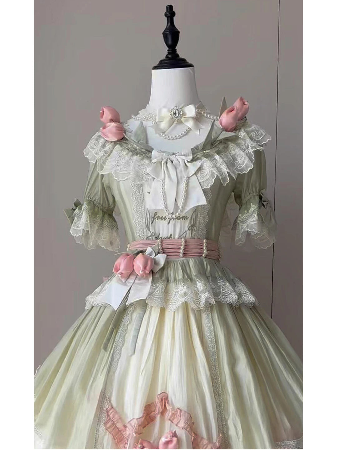 Creamy - Green-Pink Floral - Short-sleeve Lolita dress with lace collar and flower accents