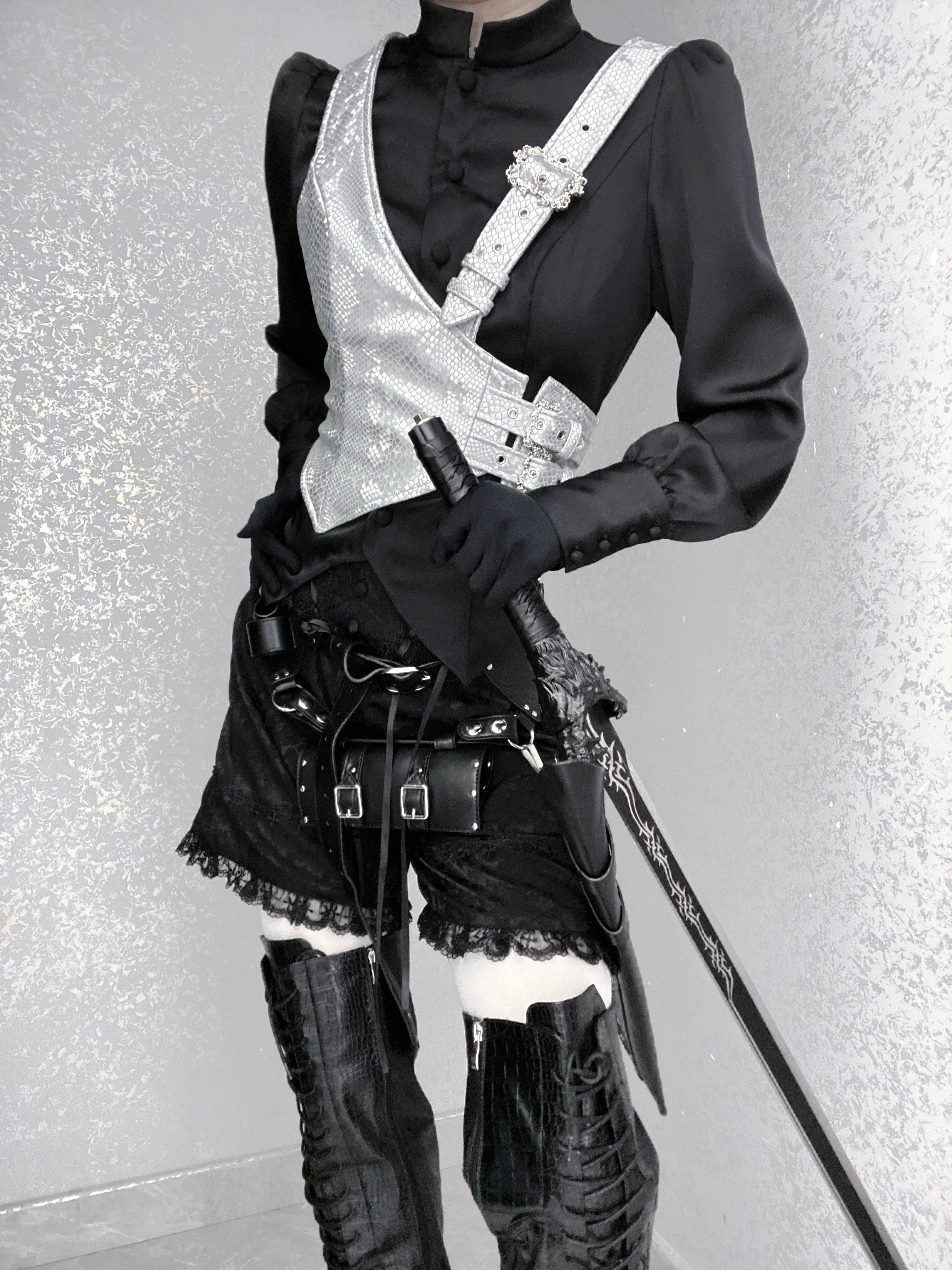 It will be shipped within three days after the spot order is placed. The page is irregular vest goth steampunk.