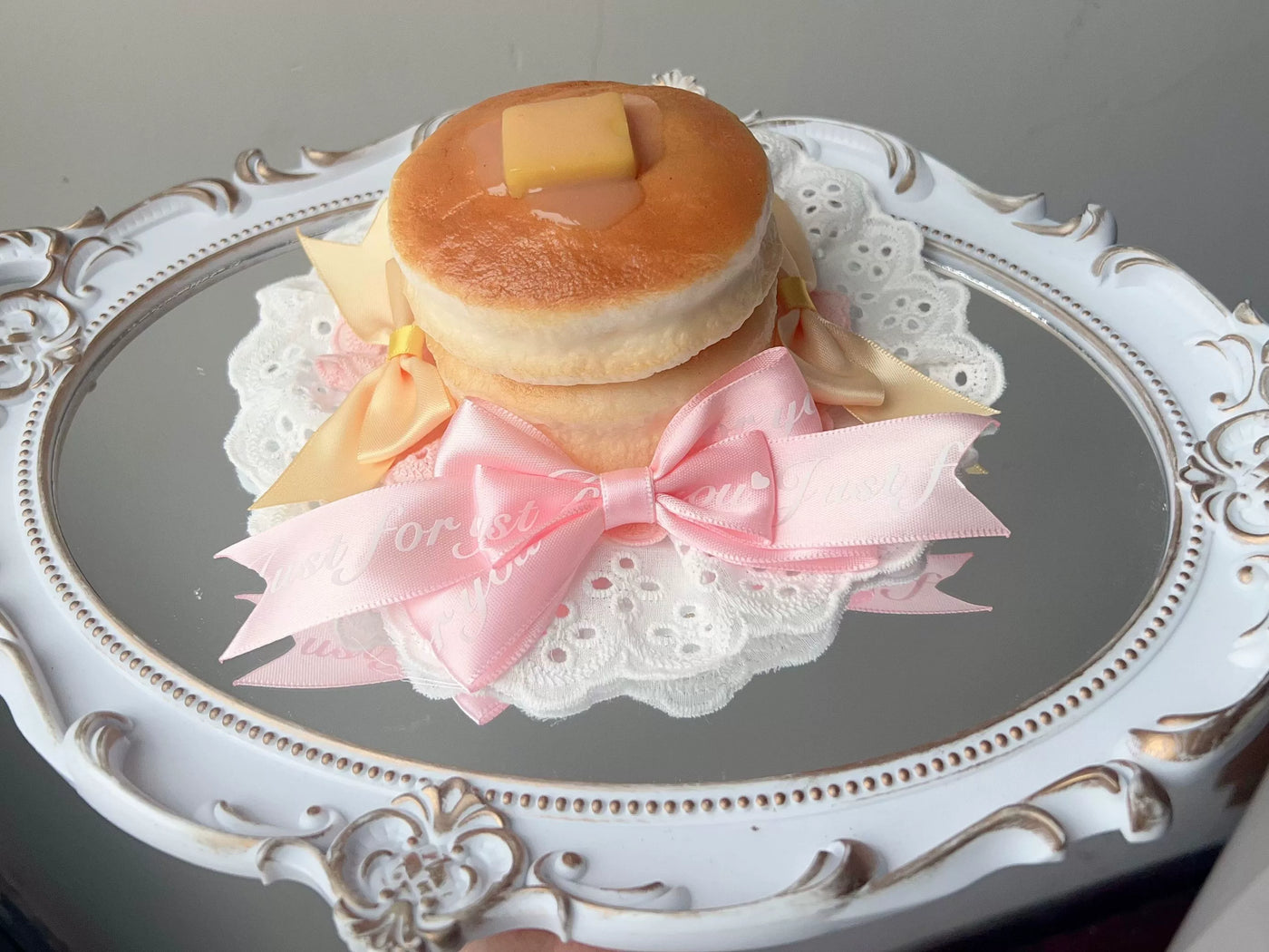 Cream Pancake Lolita mini hat with stacked pancake layers and cream topping.