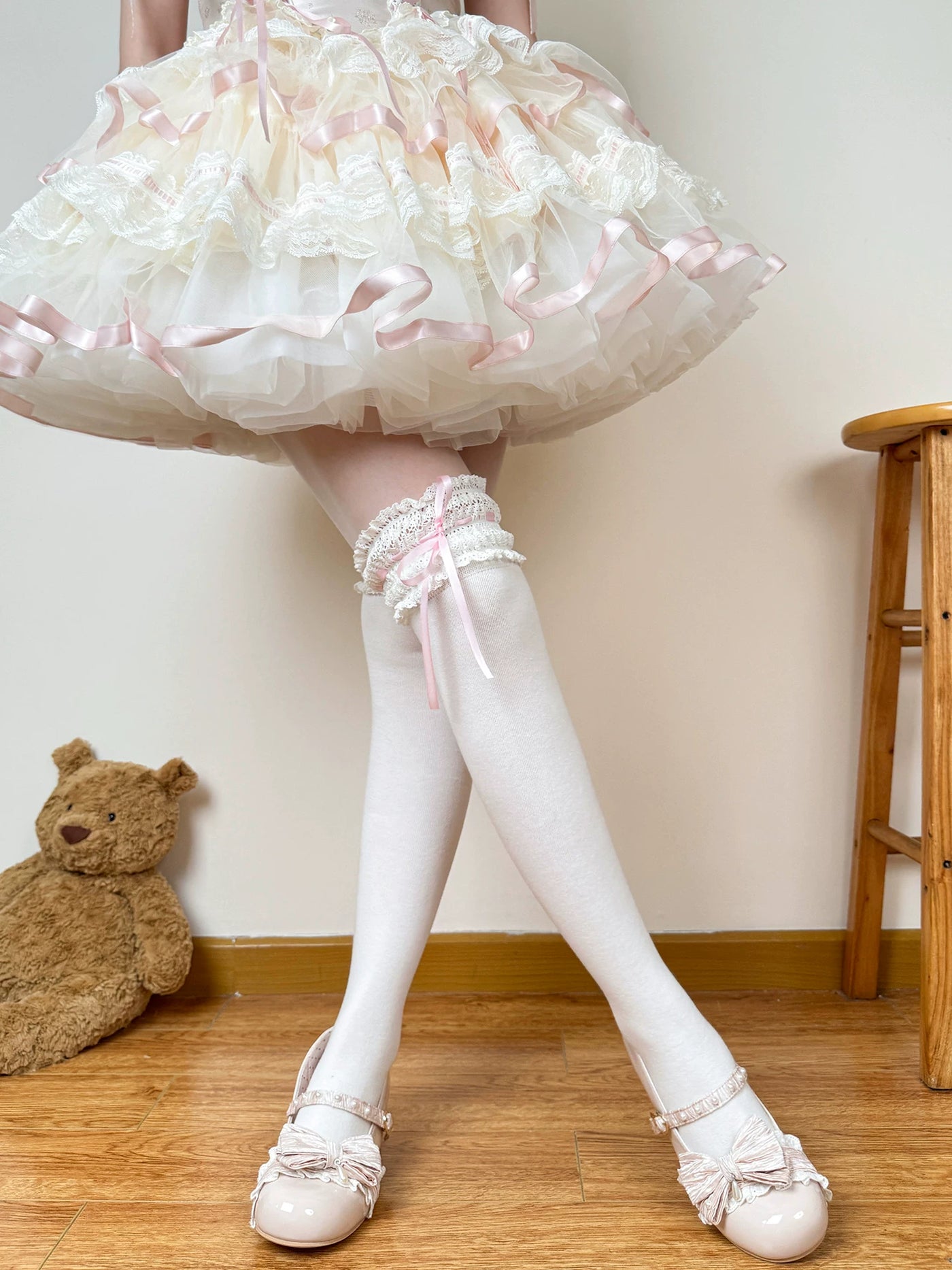 Chubby Bear Tales - Cream Ballet Lace - Bow-Trimmed Lolita Socks
