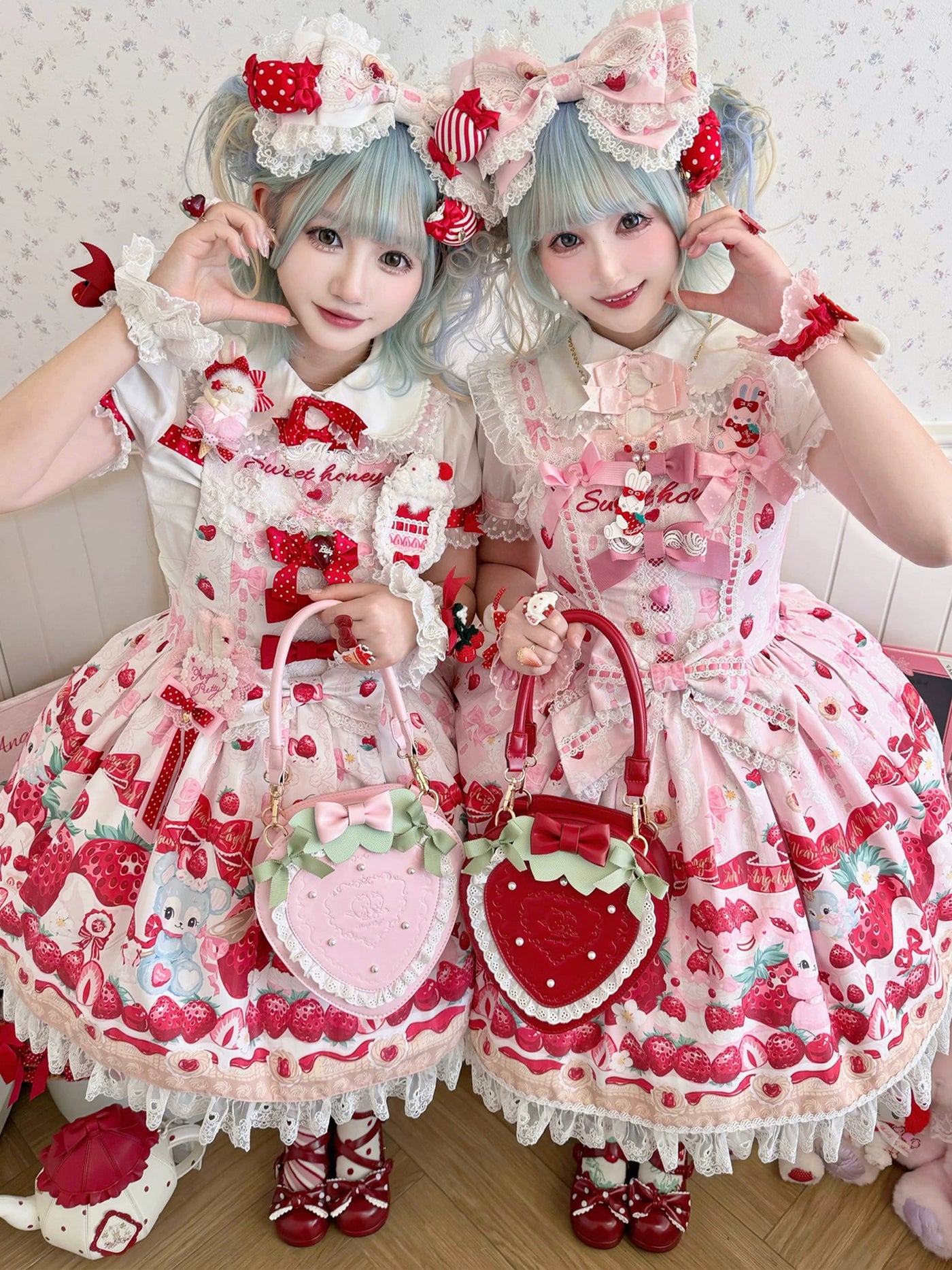 sheeppuff - Strawberry Heart - Heart-Shaped Bag with Lace and Pearl Details