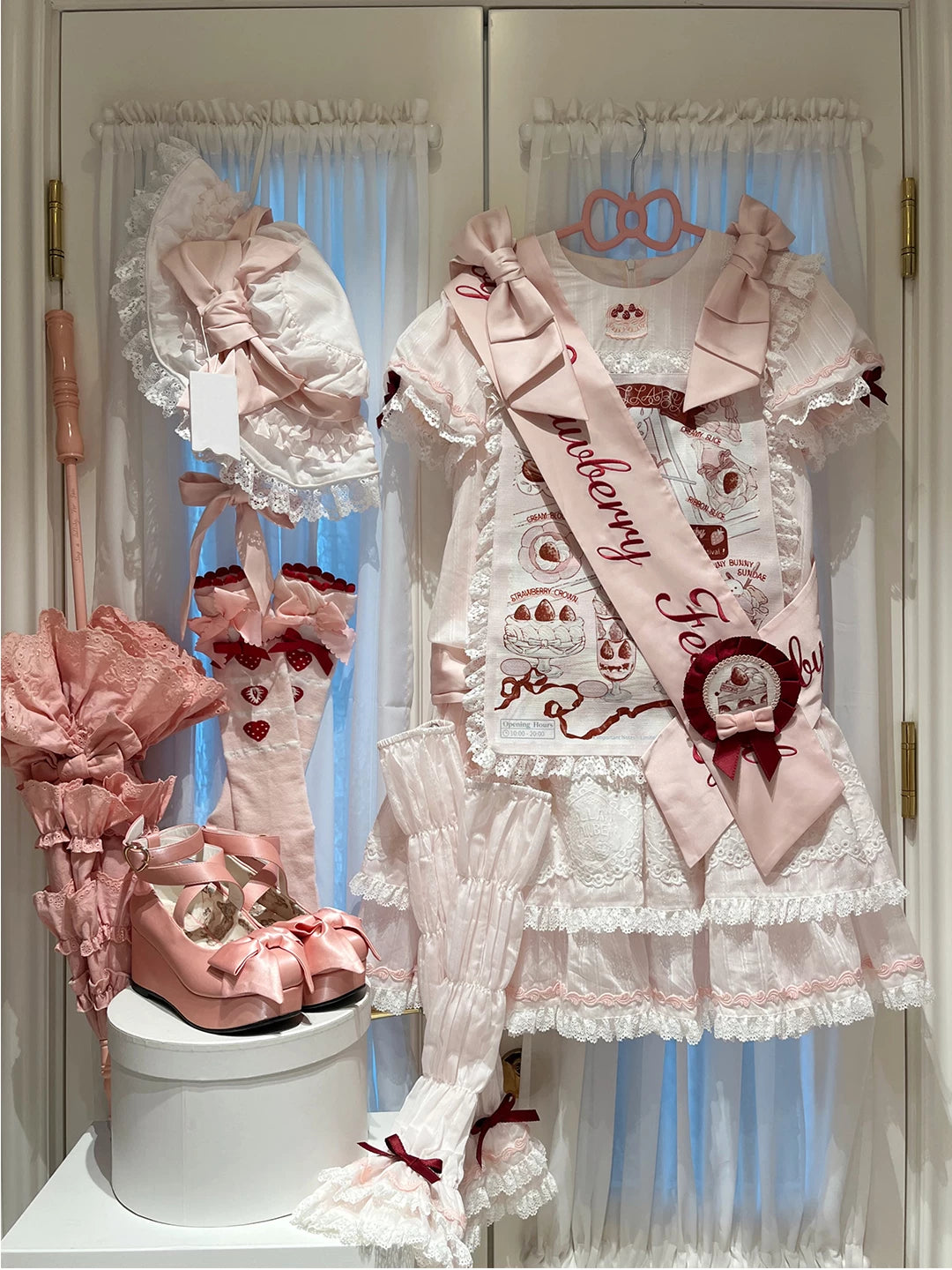Creamy - Strawberry Wall - Low-Waist OP Dress Set with Strawberry Print