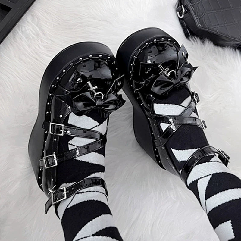 BONDORA - Devil Cross - Black or white Punk Lolita platform shoes with bow and cross-shaped accents - product detail 7