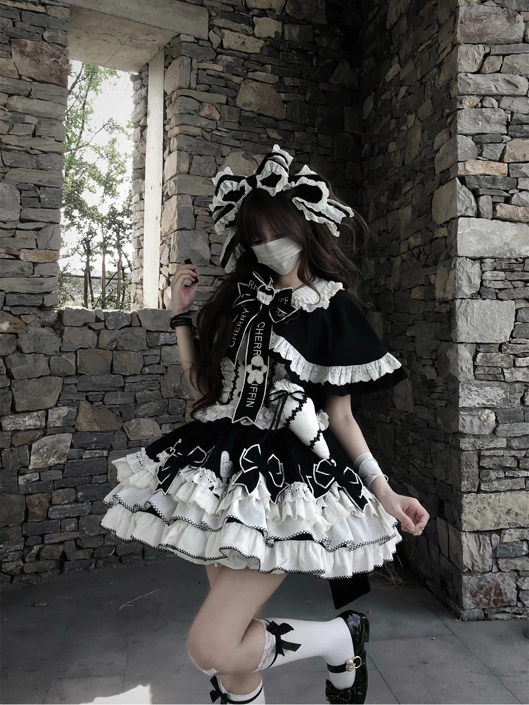 Creamy - Pastry Chef - Black JSK set with a white-ruffled cape
