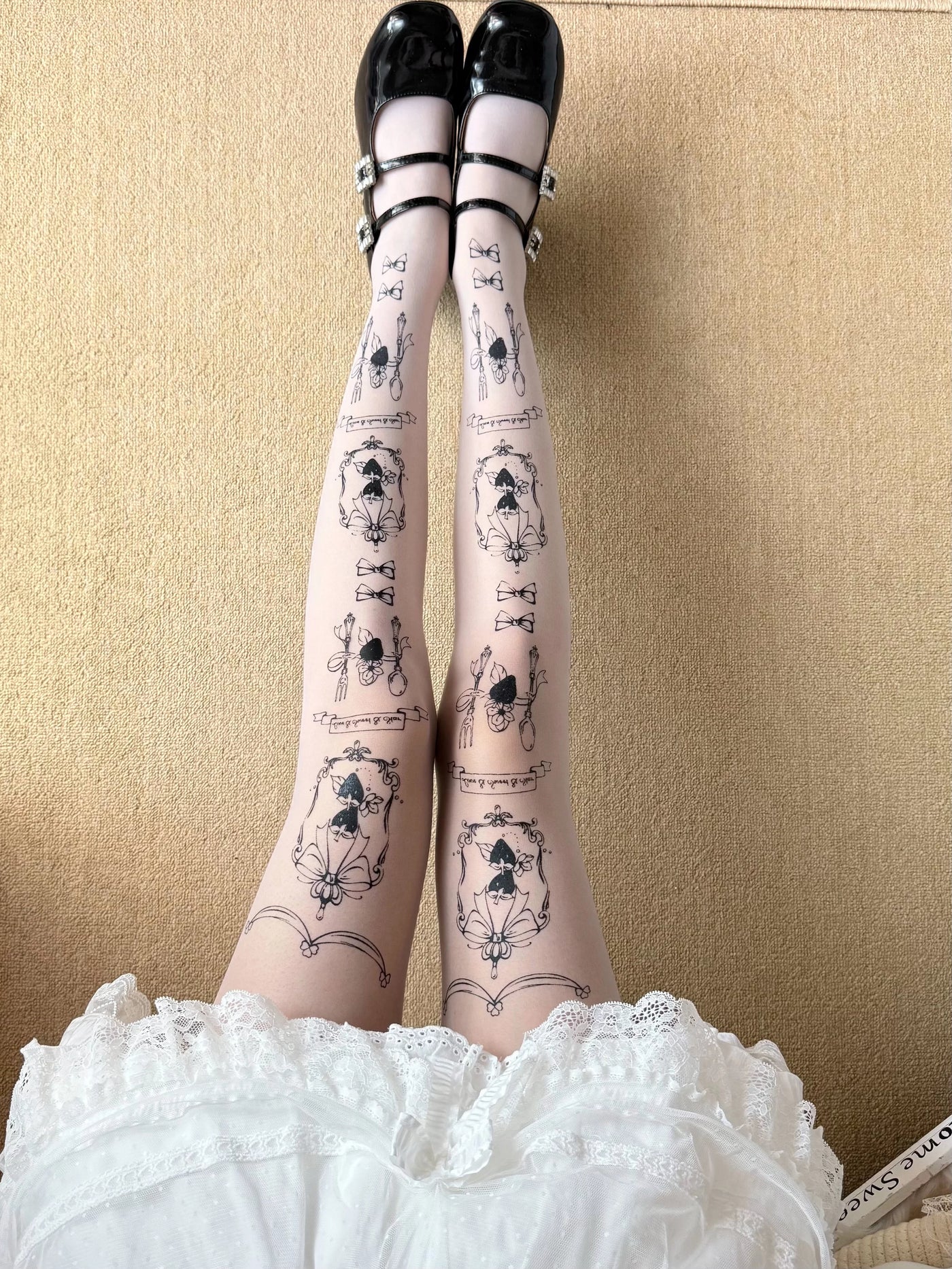 Fantasy Doll - Storybook Frame Print - Printed Tights with Framed Bow Motifs