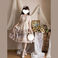 Forest Song – Adria – Asymmetrisches bedrucktes JSK-Kleid - Aprikosenfarbenes asymmetrisches JSK auf Lager / Einheitsgröße