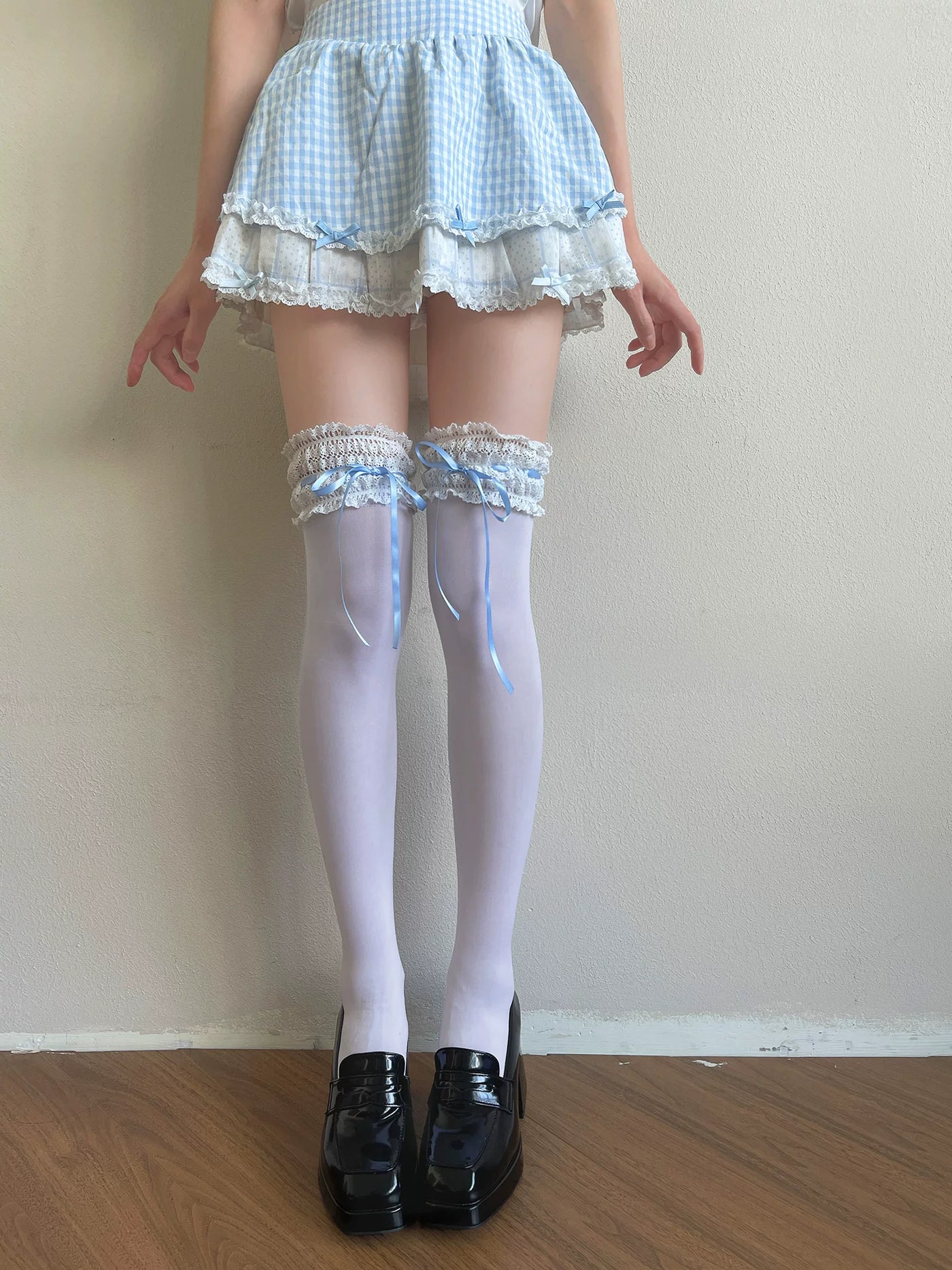 Sock Noble white velvet over-the-knee socks with lace trim and blue ribbon