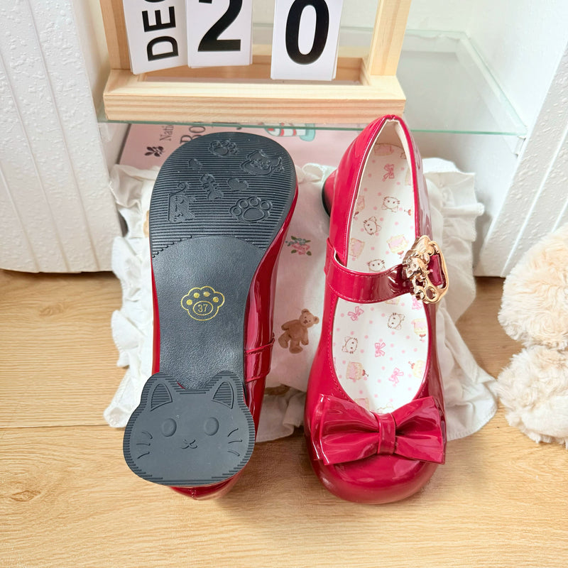 Kitten Toast – Hugging Cat – Bow Mary Jane Shoes in Glossy Red - 2.5 cm Heel — product photo 16