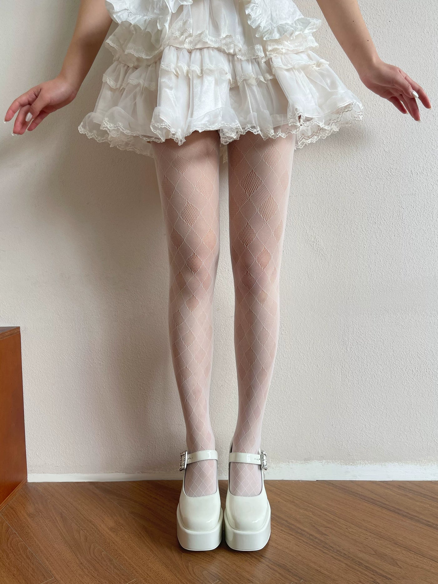 Sock Noble - Diamond Lattice - White Pantyhose with a Diamond-Mesh Pattern