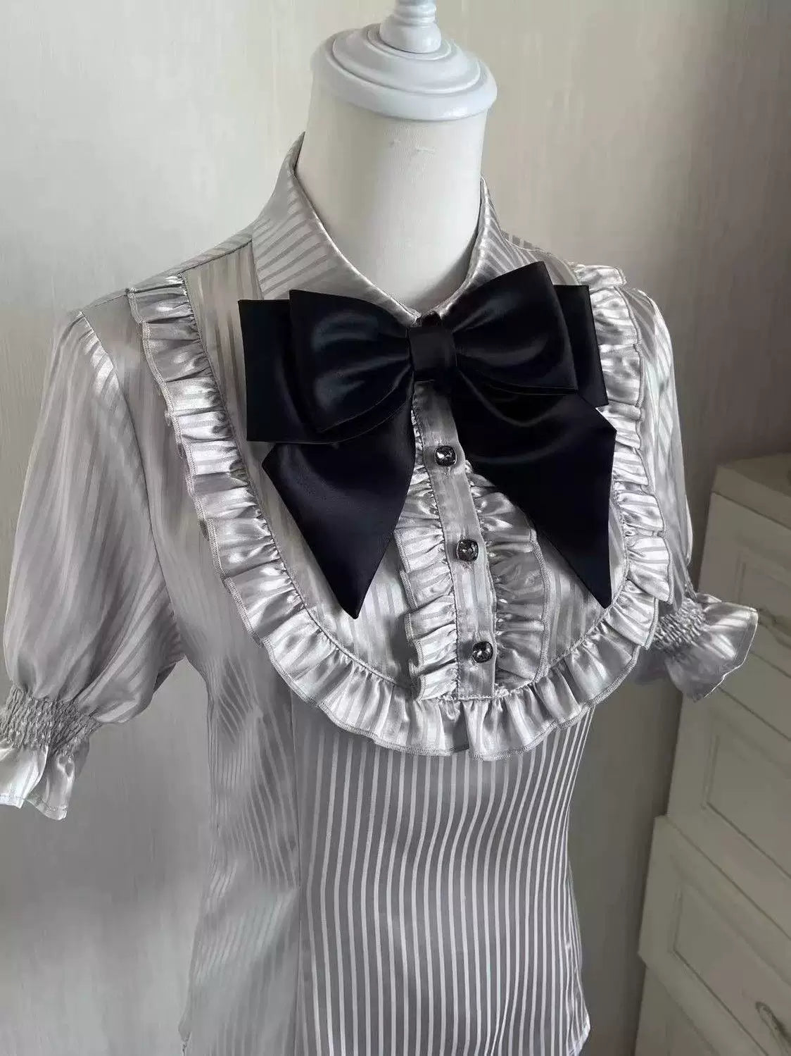 Sweetheart Dream Machine - Ilya - Short-Sleeved Striped Shirt with a Pointed Collar