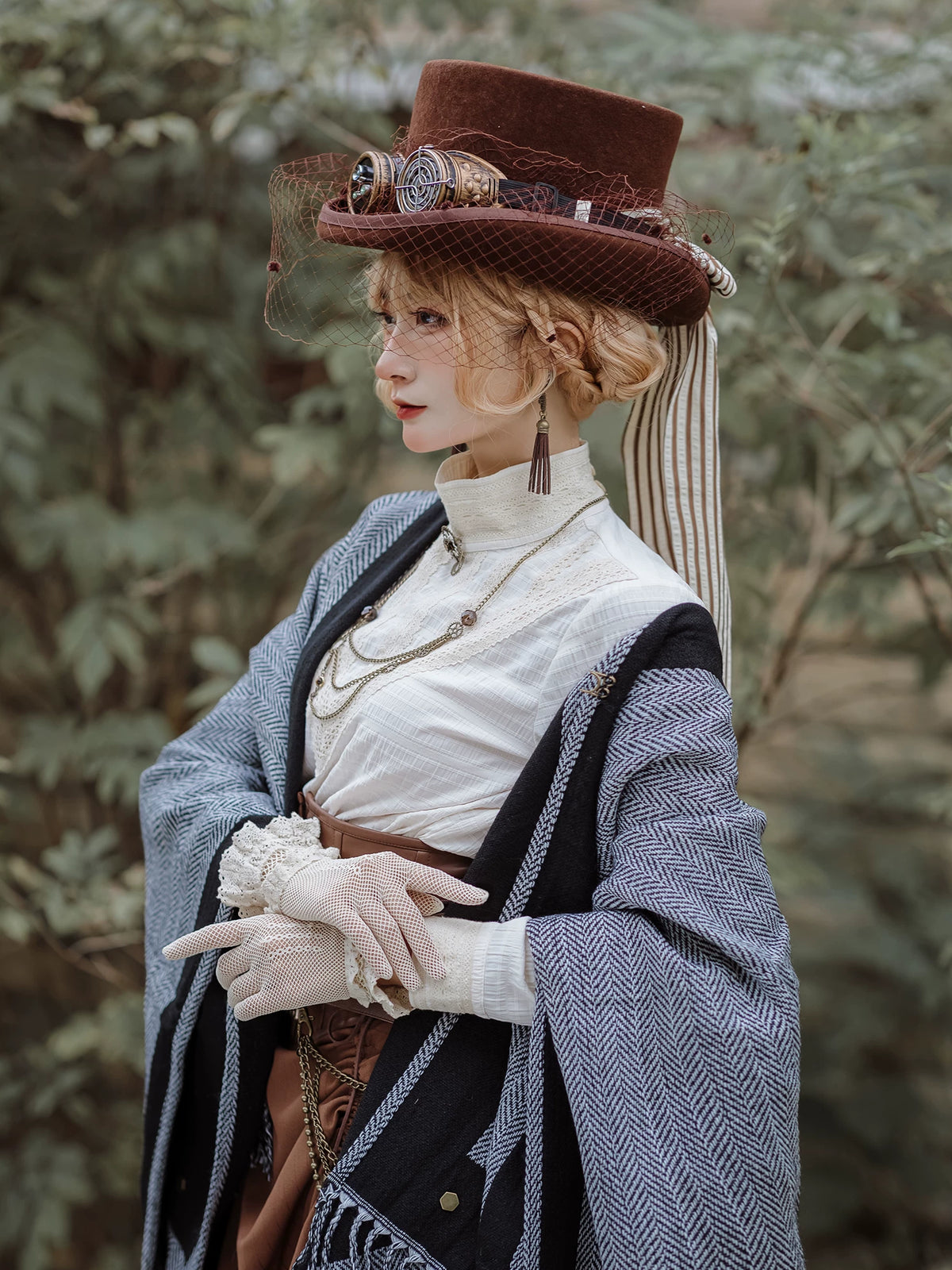 Steam Continent Victorian off-white lace mesh gloves - view 5