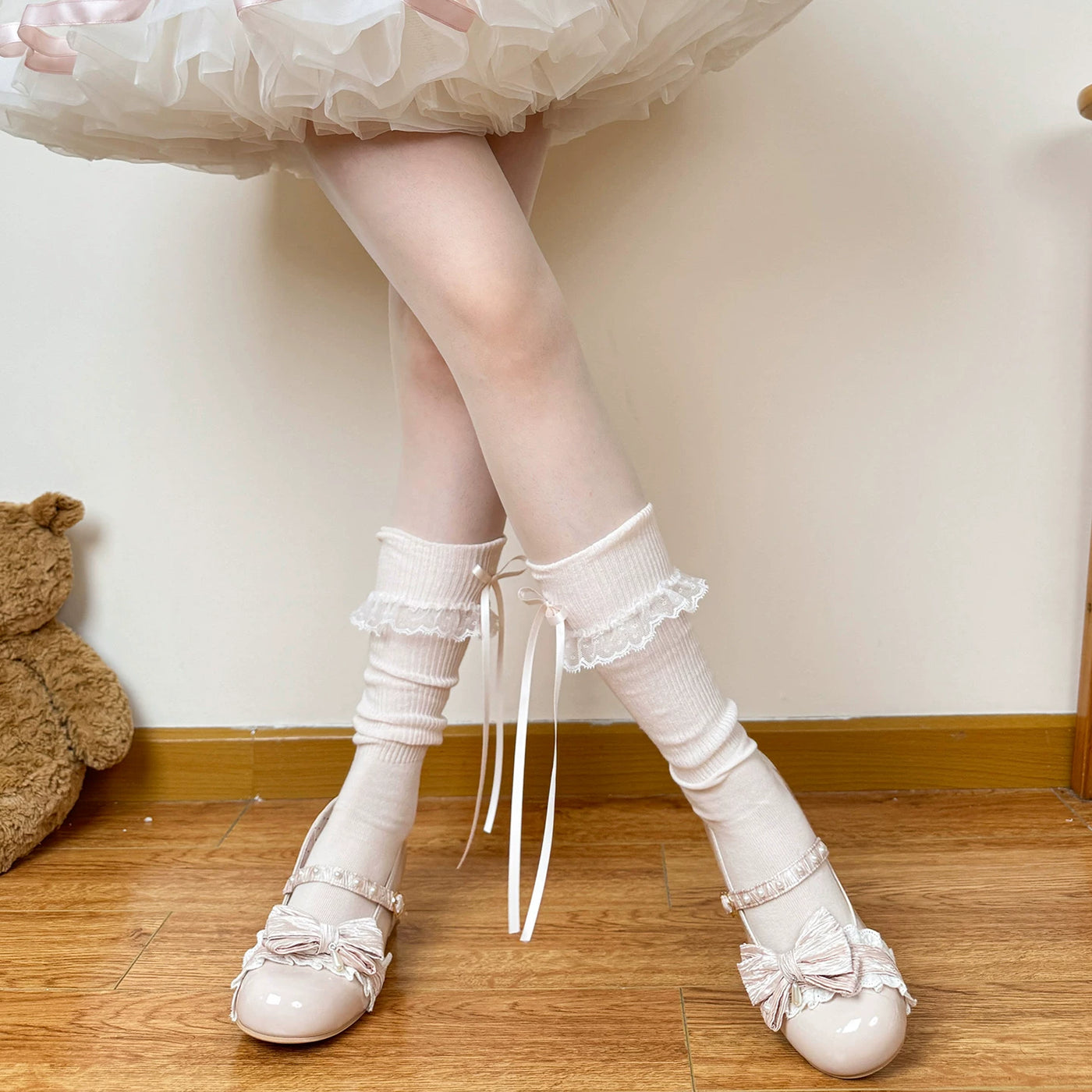 Chubby Bear Tales - Cream Ballet Lace - Bow-Trimmed Lolita Socks
