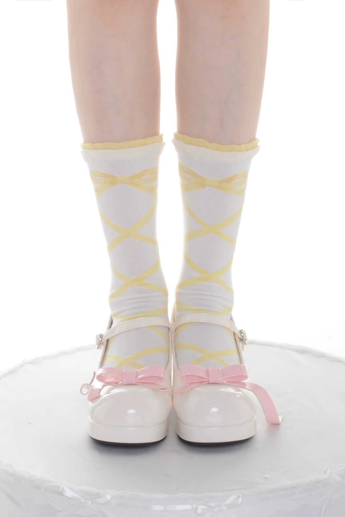 roji roji - Interwoven Straps - Mid-Calf Socks with an Interwoven Strap Motif