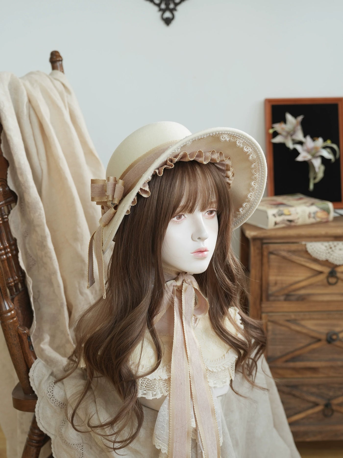 Star Box - Pearl Lady - Broad-Brim Bonnet with a Side Bow