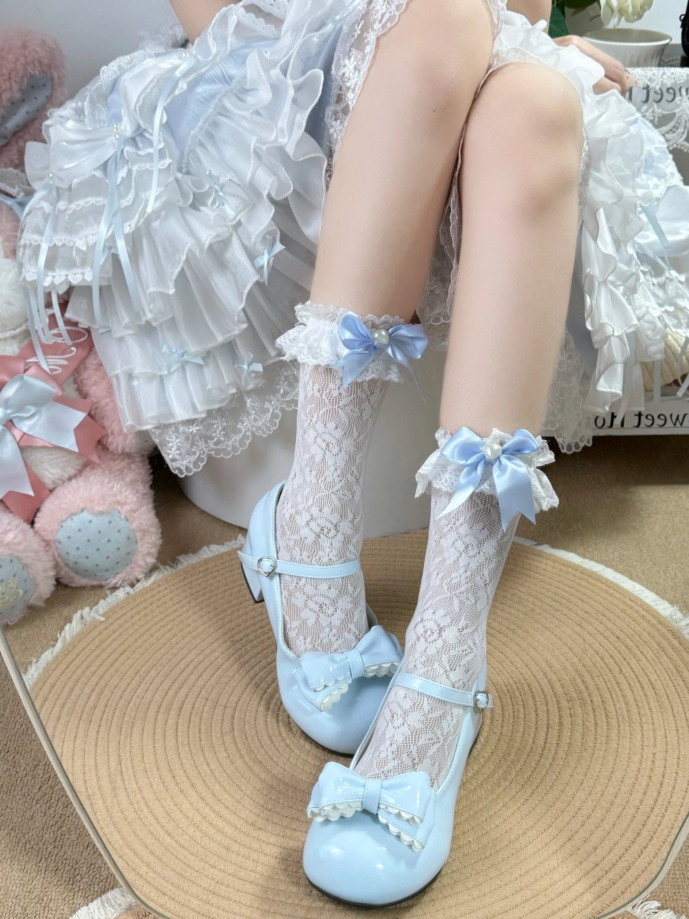 Fantasy Doll - Pearl Bow - Socks with lace cuffs and bow accents