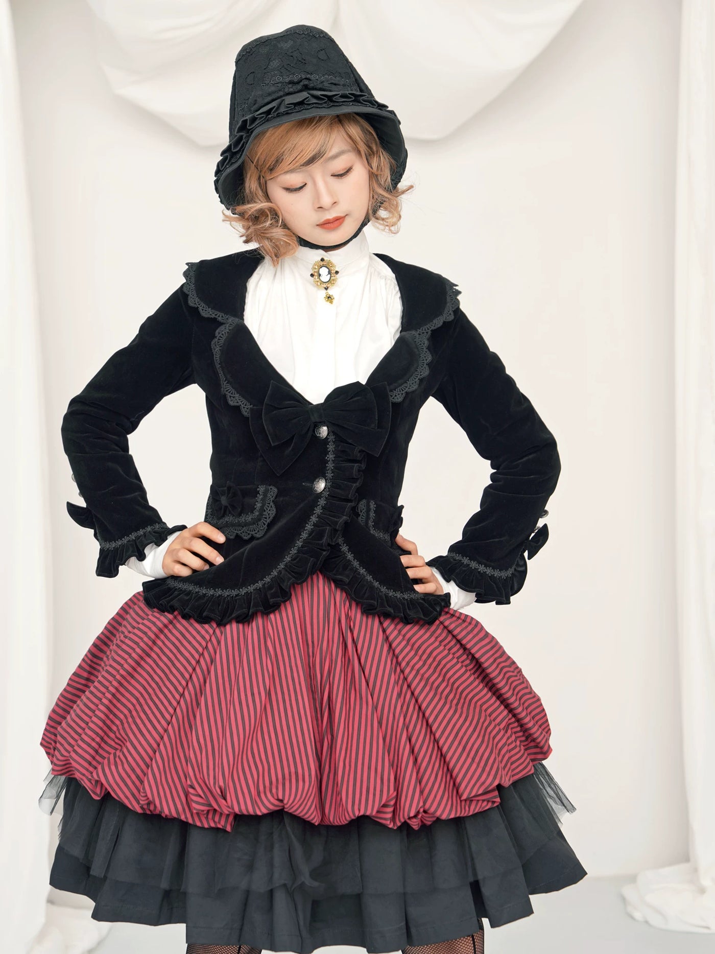 LACE GARDEN - Miss Hepburn - Velvet Lolita Suit Set with Ruffle Trim