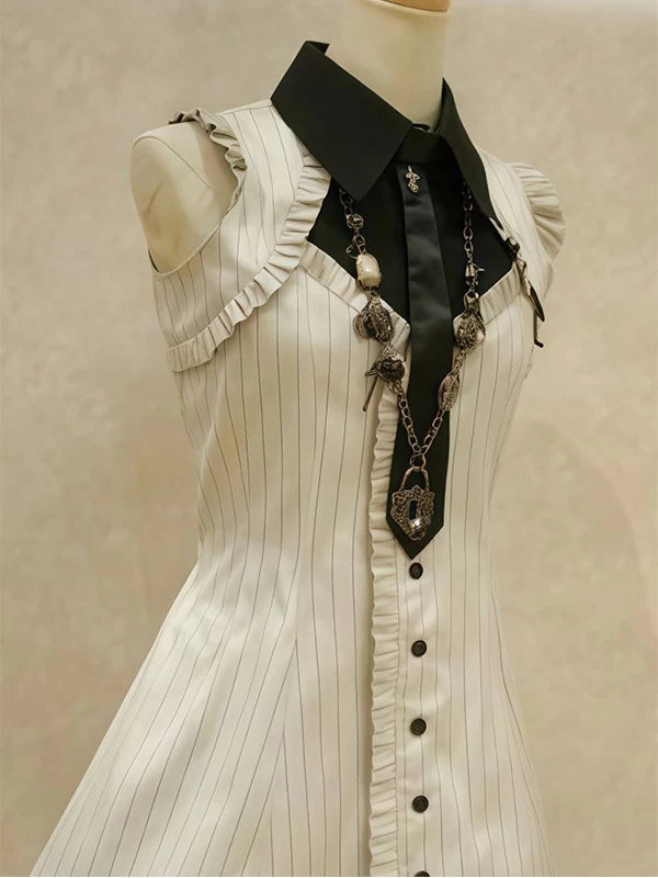 Creamy - Vintage Stripe - Black-and-White Striped OP Dress with a Black Collar
