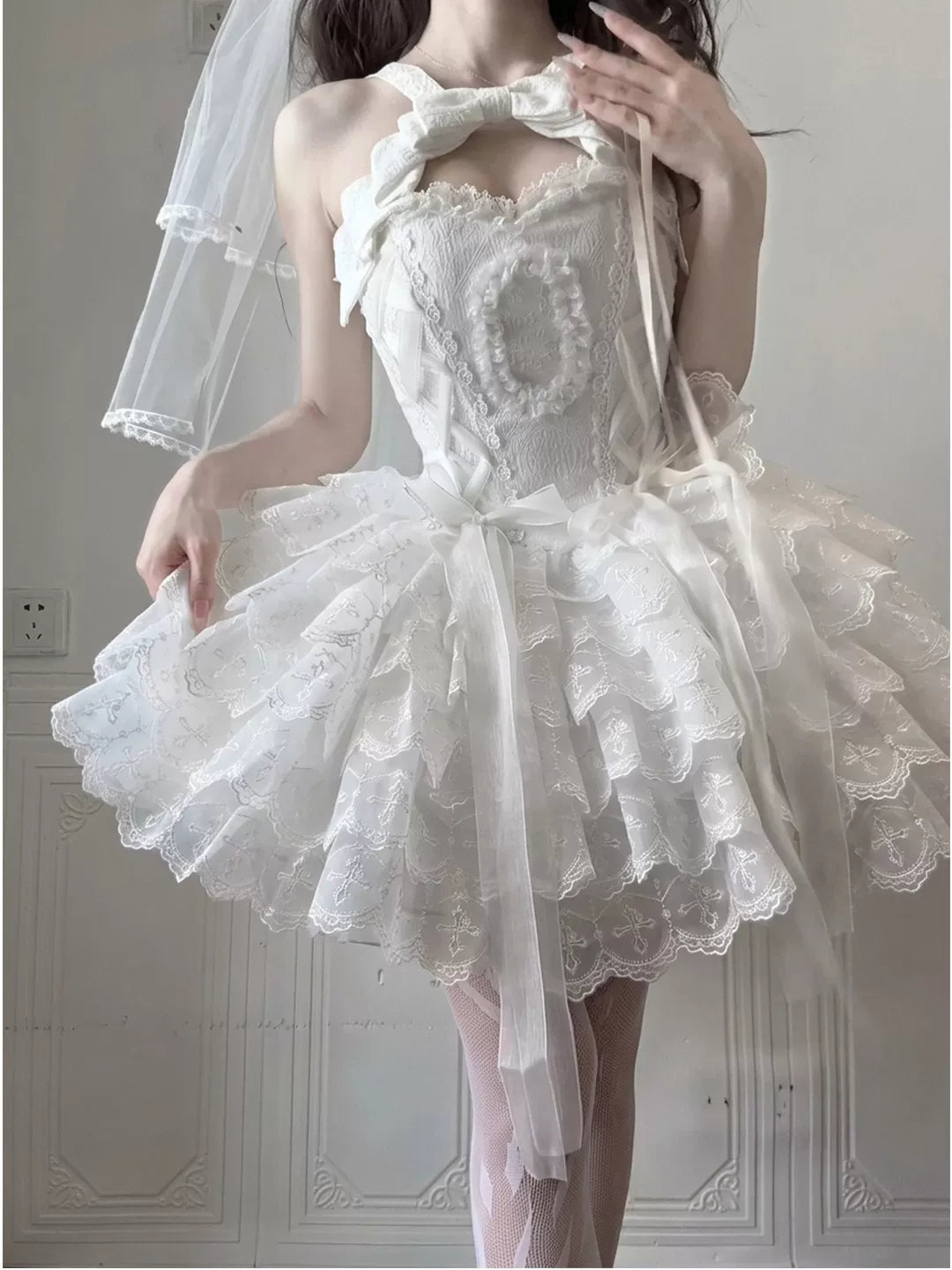 Creamy - White Swan Ballet - White halter-neck Lolita dress with a layered lace skirt