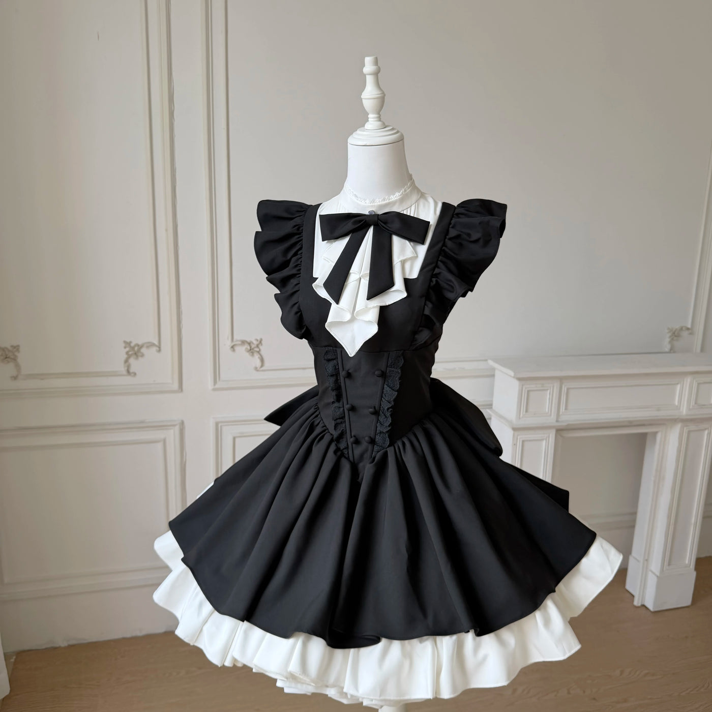 Alice - Saint-Germain - Black-and-White Ruffle-Sleeve One-Piece Dress Set