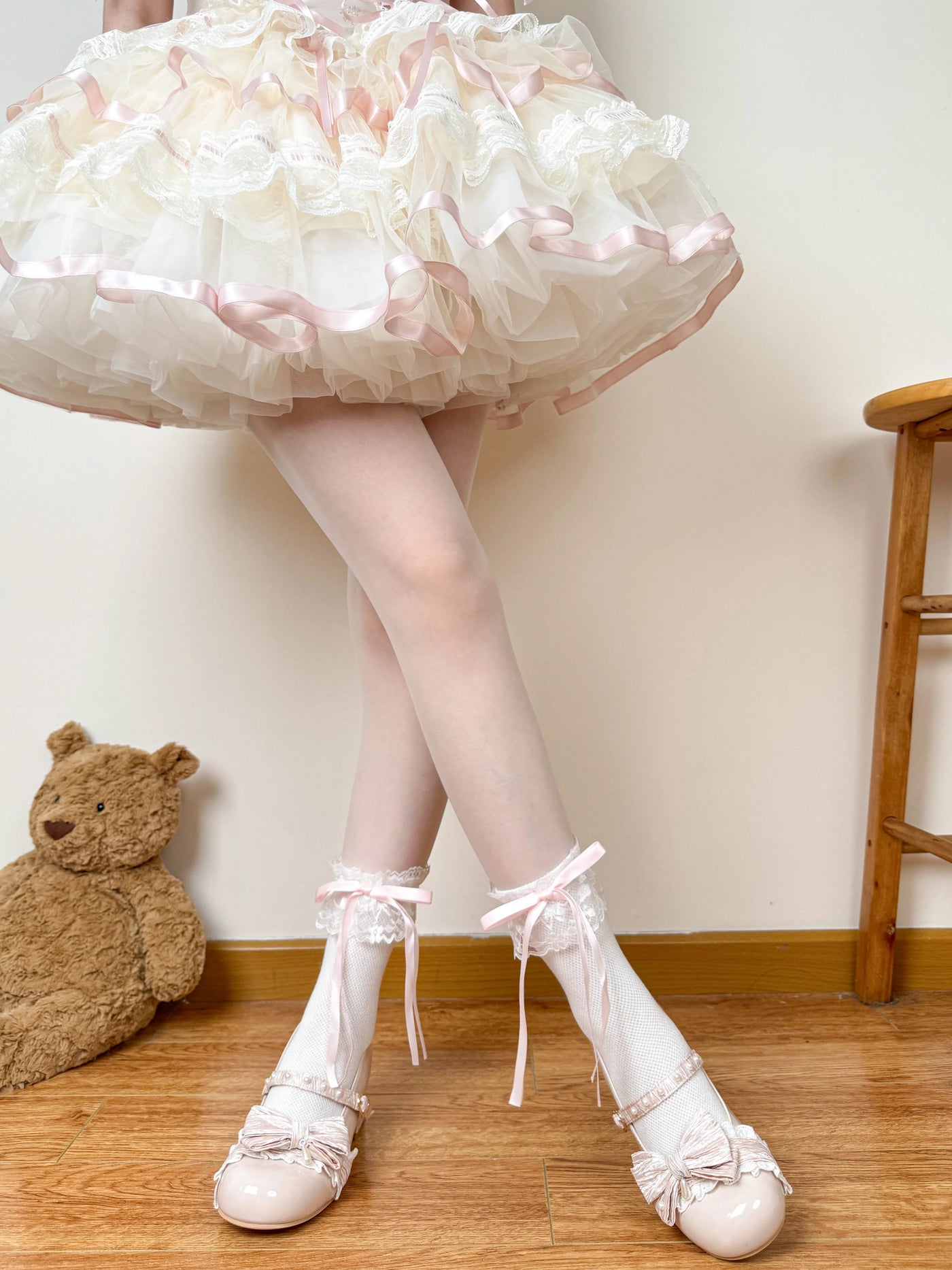 Chubby Bear Tales - Cream Ballet Lace - Bow-Trimmed Lolita Socks