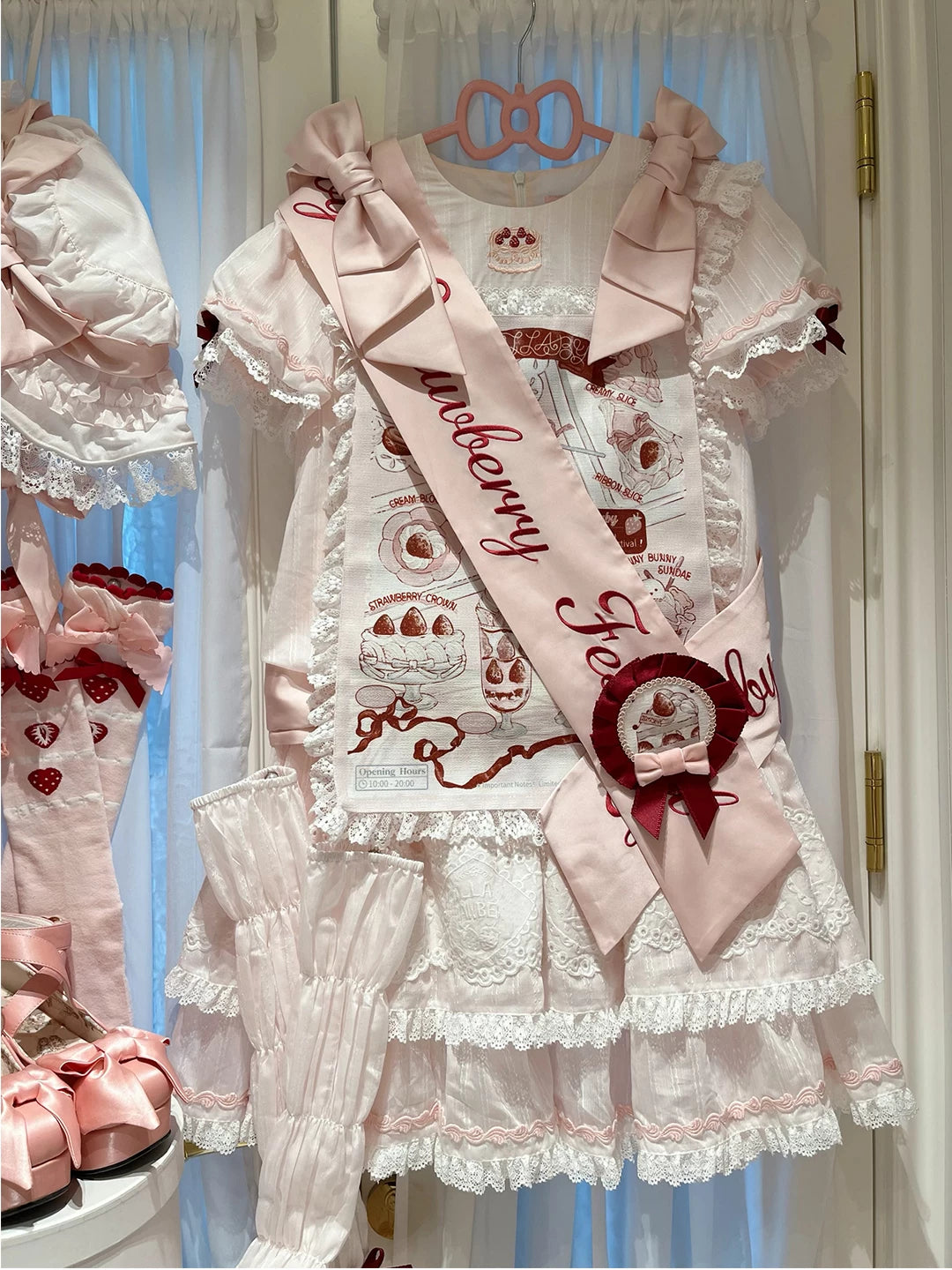 Creamy - Strawberry Wall - Low-Waist OP Dress Set with Strawberry Print