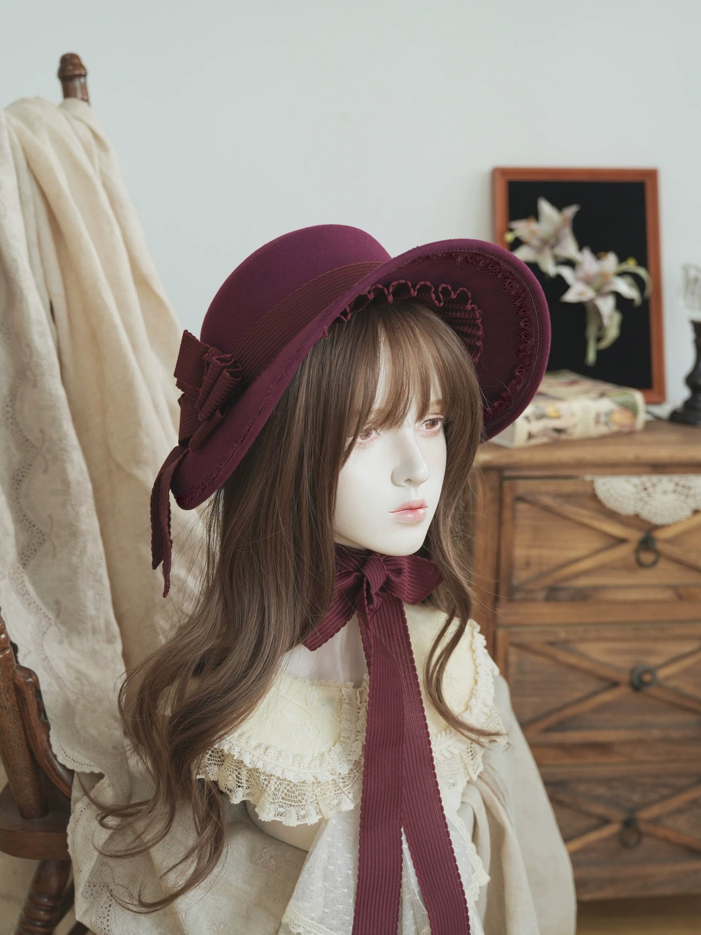Star Box - Pearl Lady - Broad-Brim Bonnet with a Side Bow