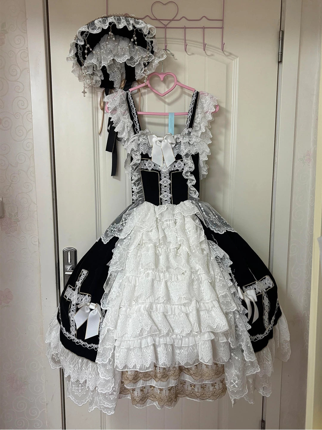 Creamy - Angel Noir - Black-and-white JSK dress with a lace cape and layered ruffle apron
